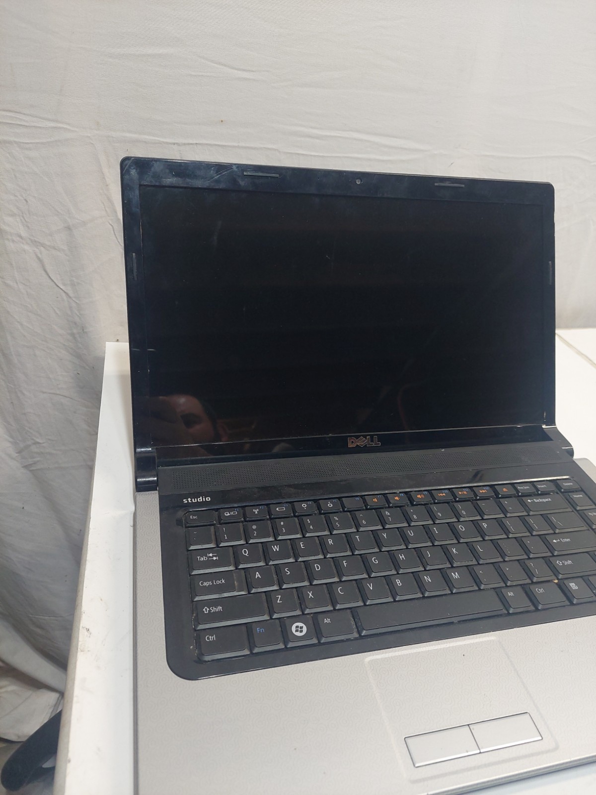 DELL STUDIO 1555 PP39L – FOR PARTS – INTEL CORE 2 DUO 15″ Untested No Cord