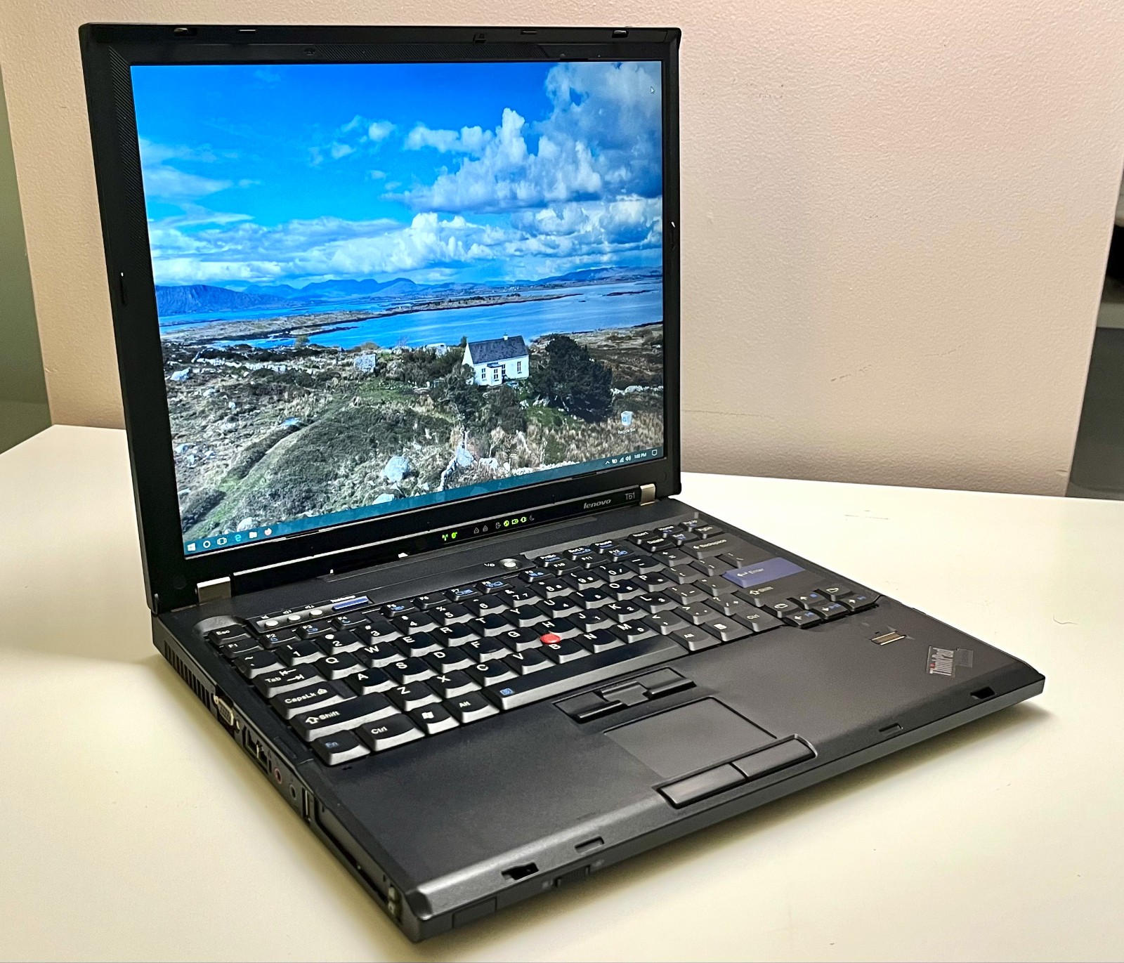 Vintage IBM Lenovo ThinkPad T61 14.1″ 4:3 SXGA+ Intel Core 2 Duo Retro Laptop