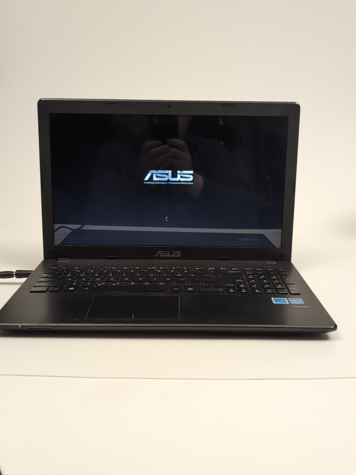 ASUS X551M 15.6 Intel Celeron N2840 @ 2.16GHz 500Gb 4 GB RAM No Power Adapter