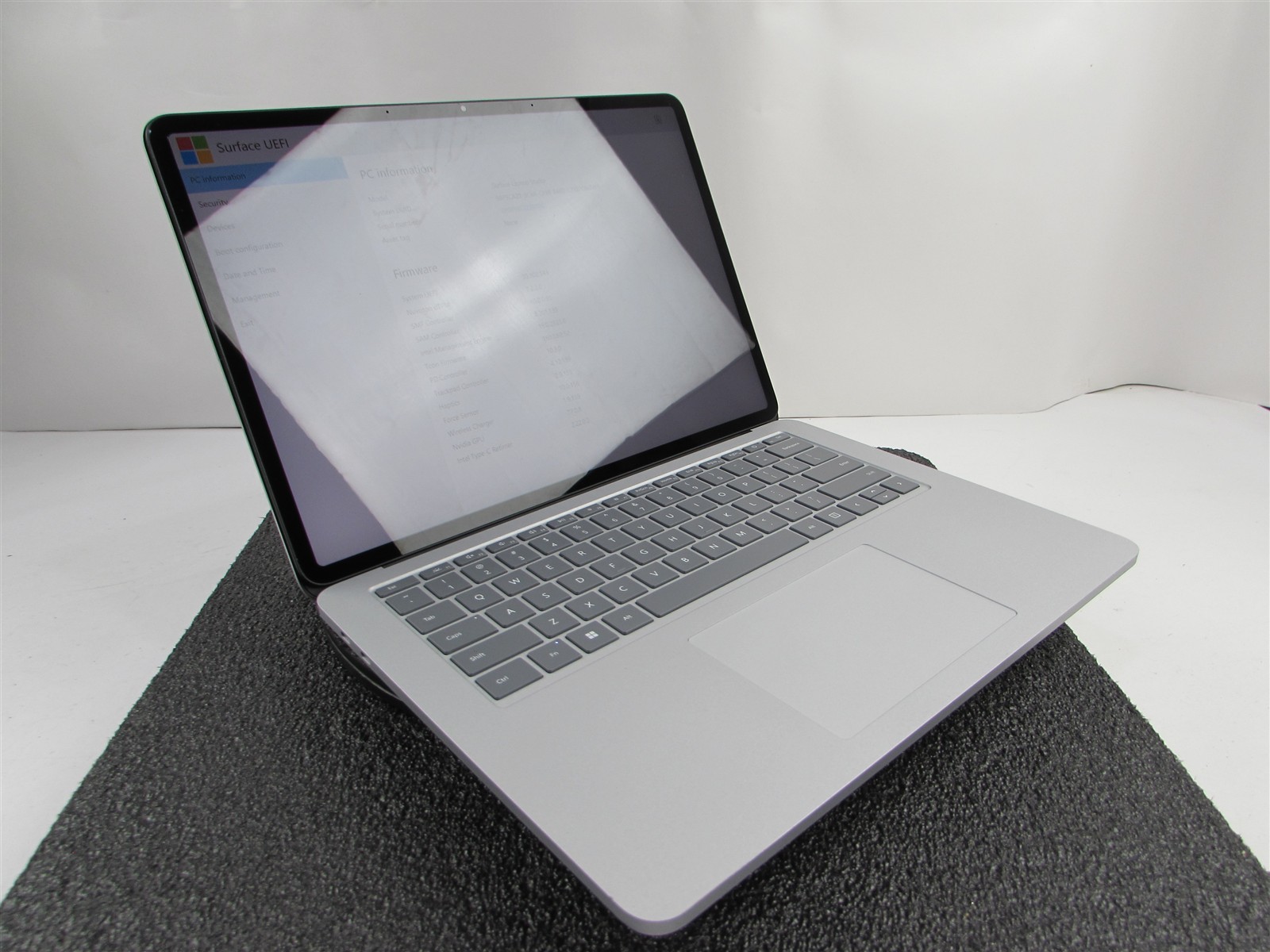 Microsoft Surface Laptop Studio 1964 i7-11370H 1TB SSD 32GB RTX A2000 *No A/C*