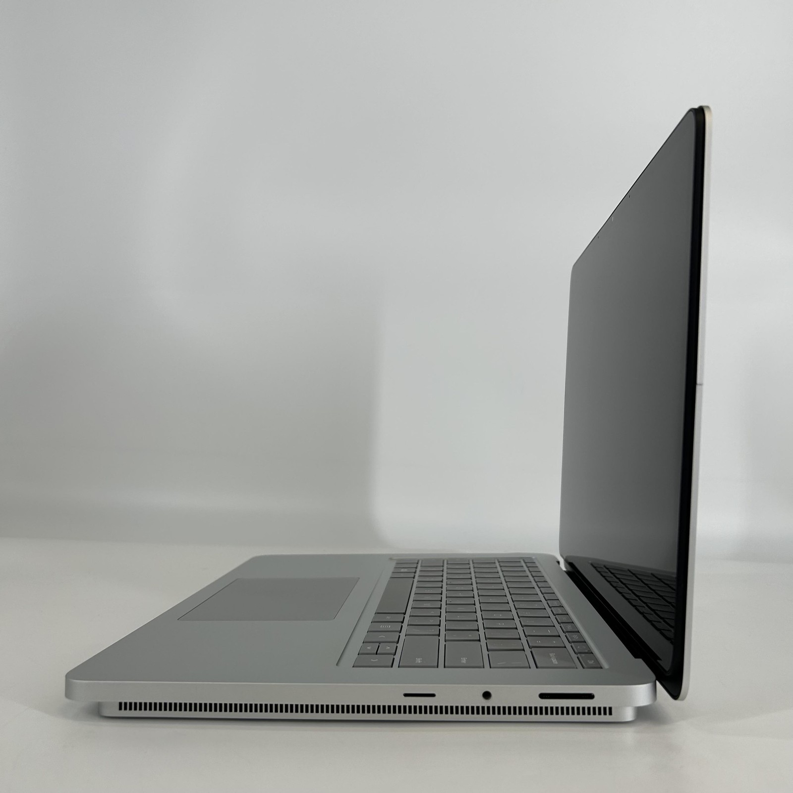 Surface Laptop Studio 2 14 2K TOUCH i7-13800H 32GB 1TB RTX 2000 Ada – BENT FRAME
