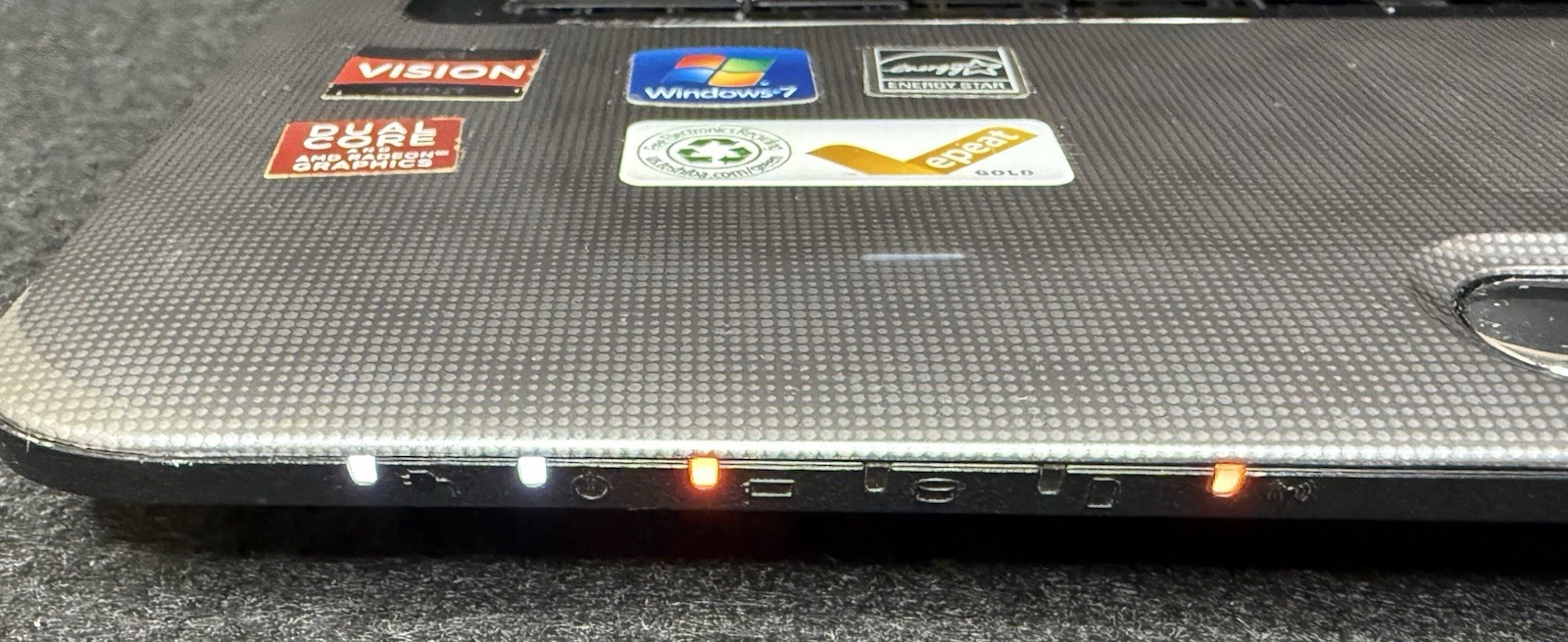 Toshiba Satellite L775 L775D-S7335 17.3″ HD LED AMD A4 For Parts No HDD