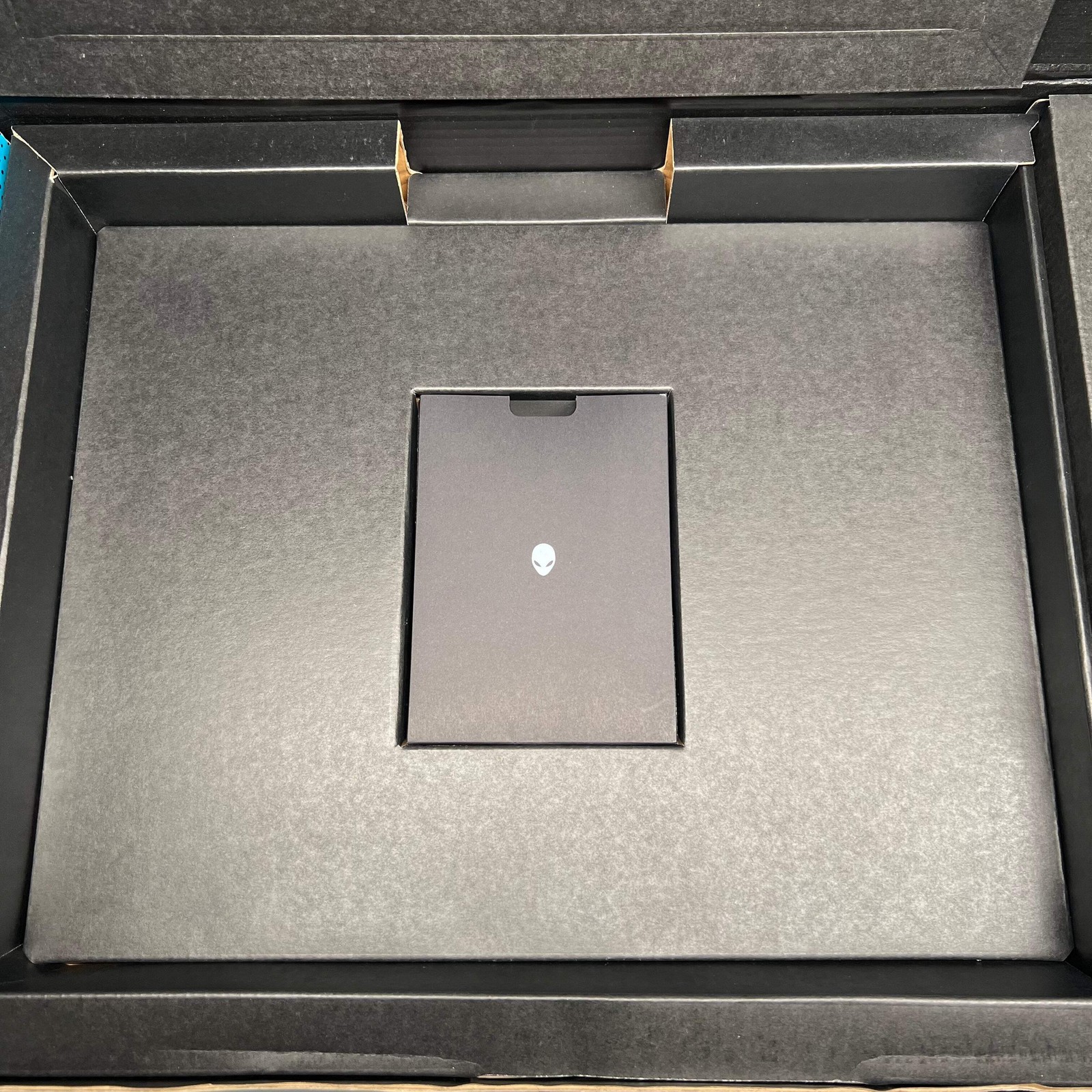 Alienware Area 51 AA18250 18″ Core Ultra 9 275HX 2.7GHz 32GB RAM 2TB SSD
