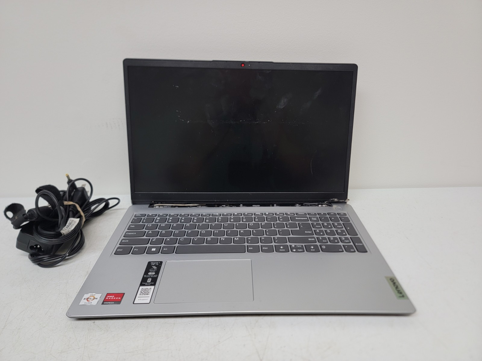 Lenovo Ideapad 1 15ada7 15.6″ AMD Athlon 3050U 2.3GHz 4GB RAM 128GB eMMc