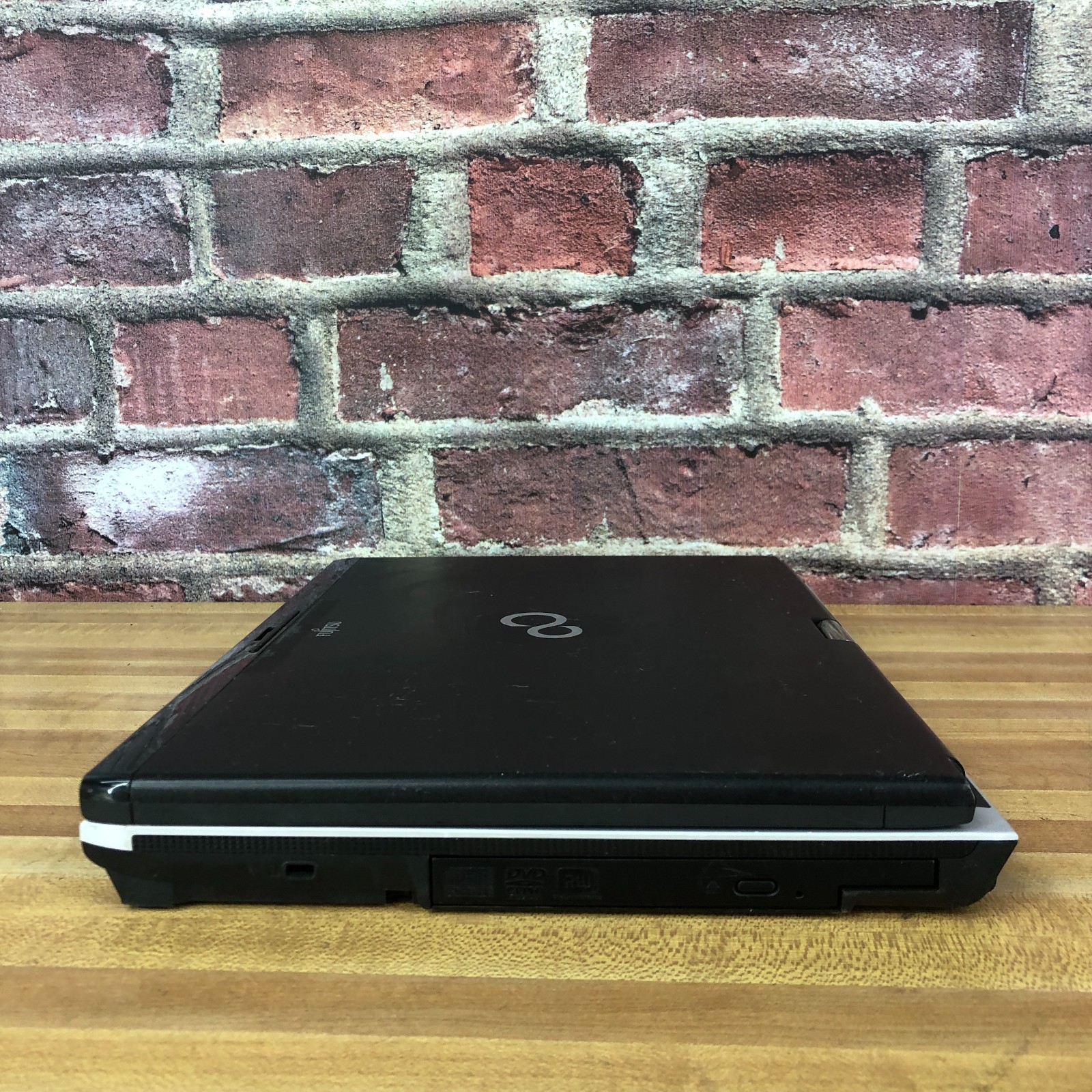 Fujitsu Lifebook Retro Gaming Laptop i5-M520 2.40GHz 4GB RAM (Windows 7 Pro)