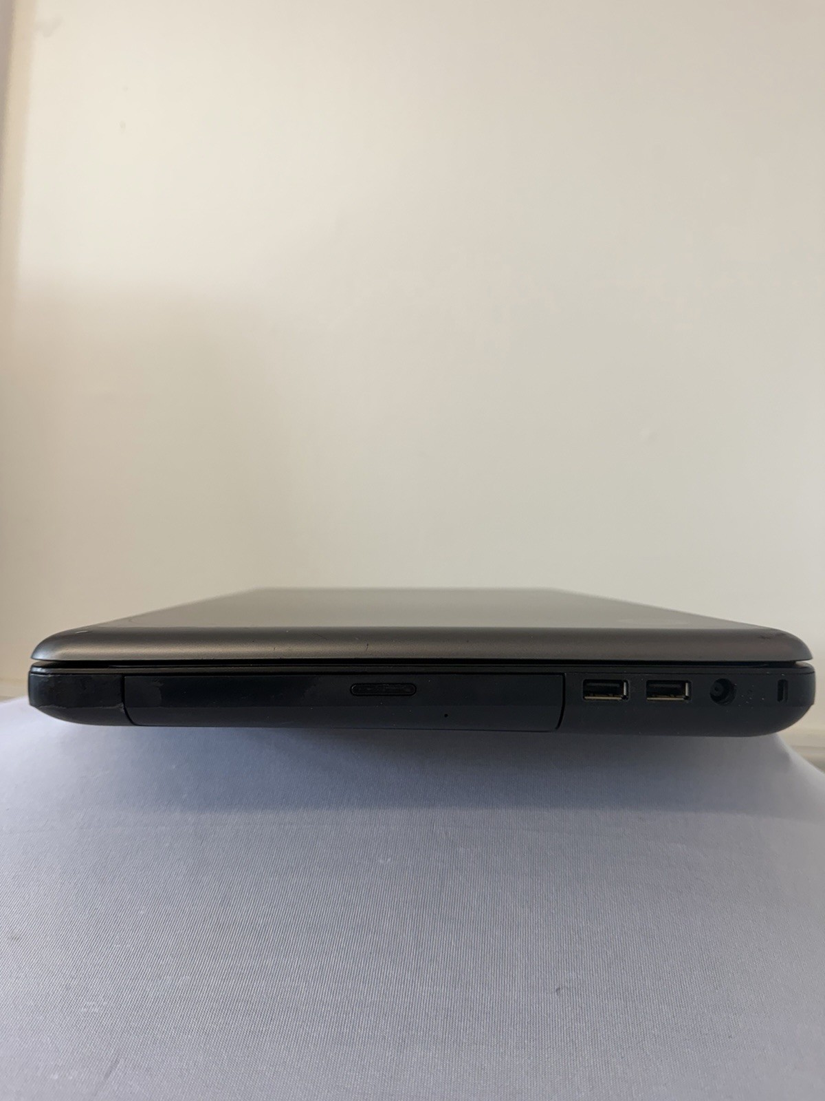 HP Notebook 2000-369wm Laptop – Good Screen – AMD E-450 – RAM 4 GB – Read Des