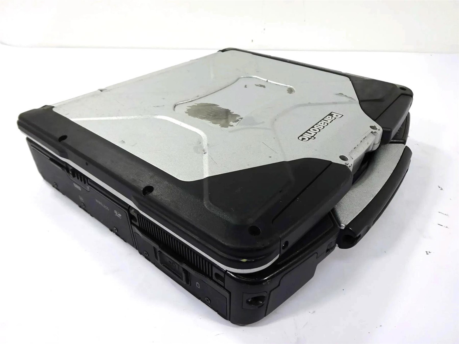 Panasonic Toughbook CF-31 MK6 Core i5-7300U 2.6GHz 8GB RAM – No HDD