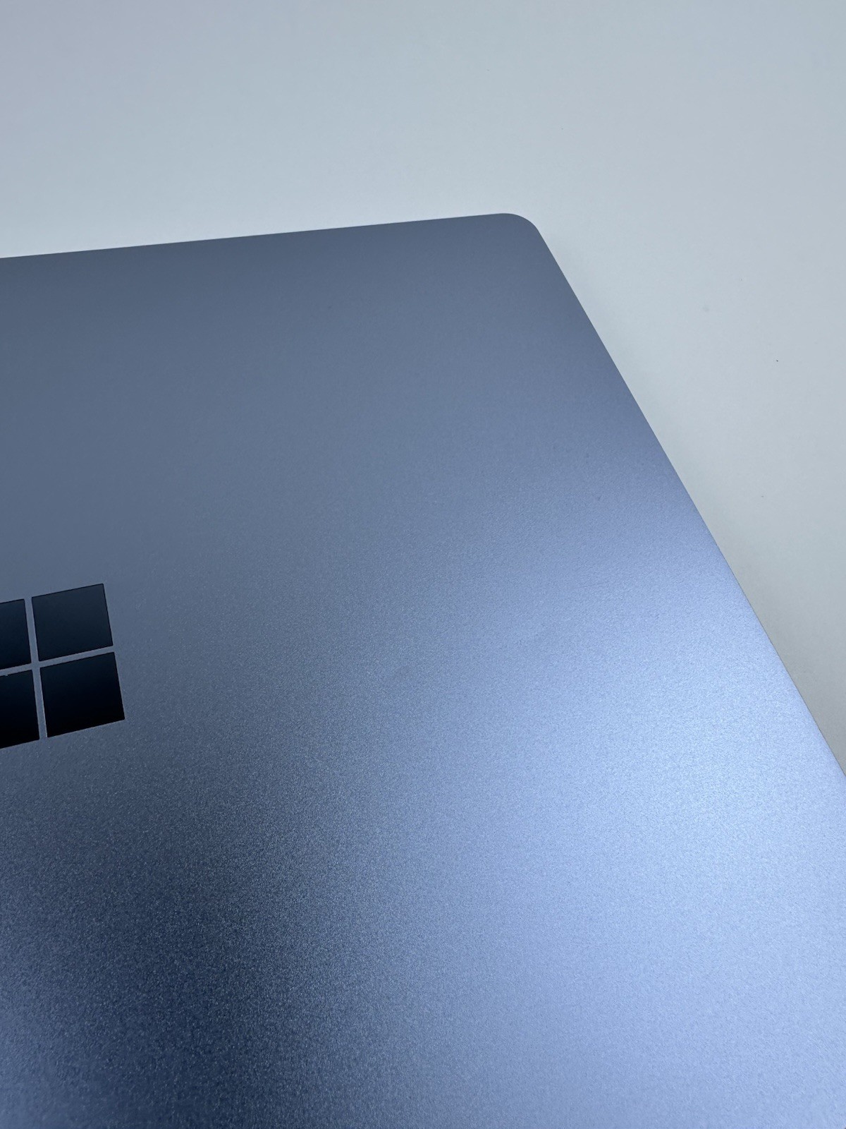Microsoft Surface Laptop Go 2 2013 12.4″ i5-1135G7 2.4GHz 8GB RAM 256GB SSD Blue