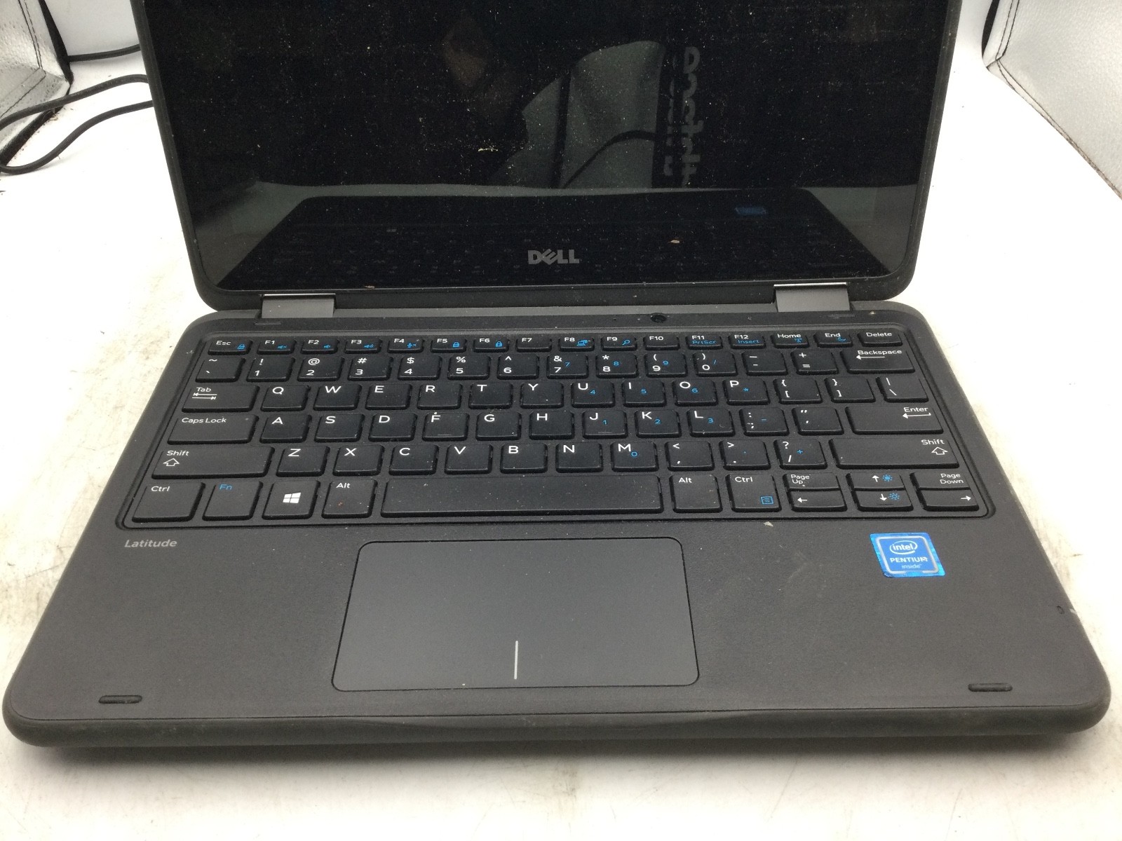 DELL LATITUDE 3189 – FOR PARTS – INTEL PENTIUM – 4GB RAM – 11″ – READ DESC – BB
