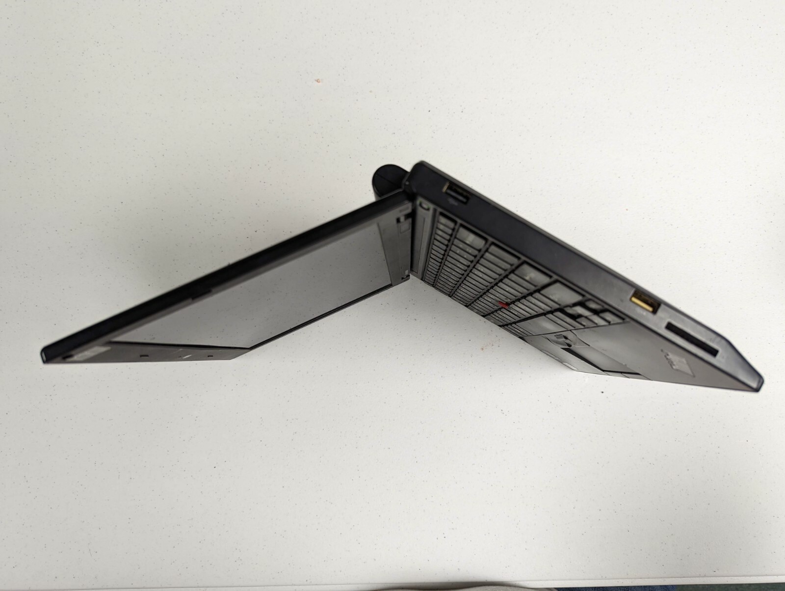 Lenovo ThinkPad X120e 059624U | AMD E-240, 8GB, 300GB HDD | Moderate Wear
