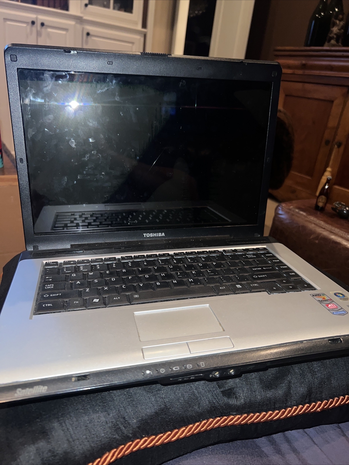 Toshiba Satellite A215-S5837 15.4” Notebook AMD Turion UNTESTED No Hard Drive