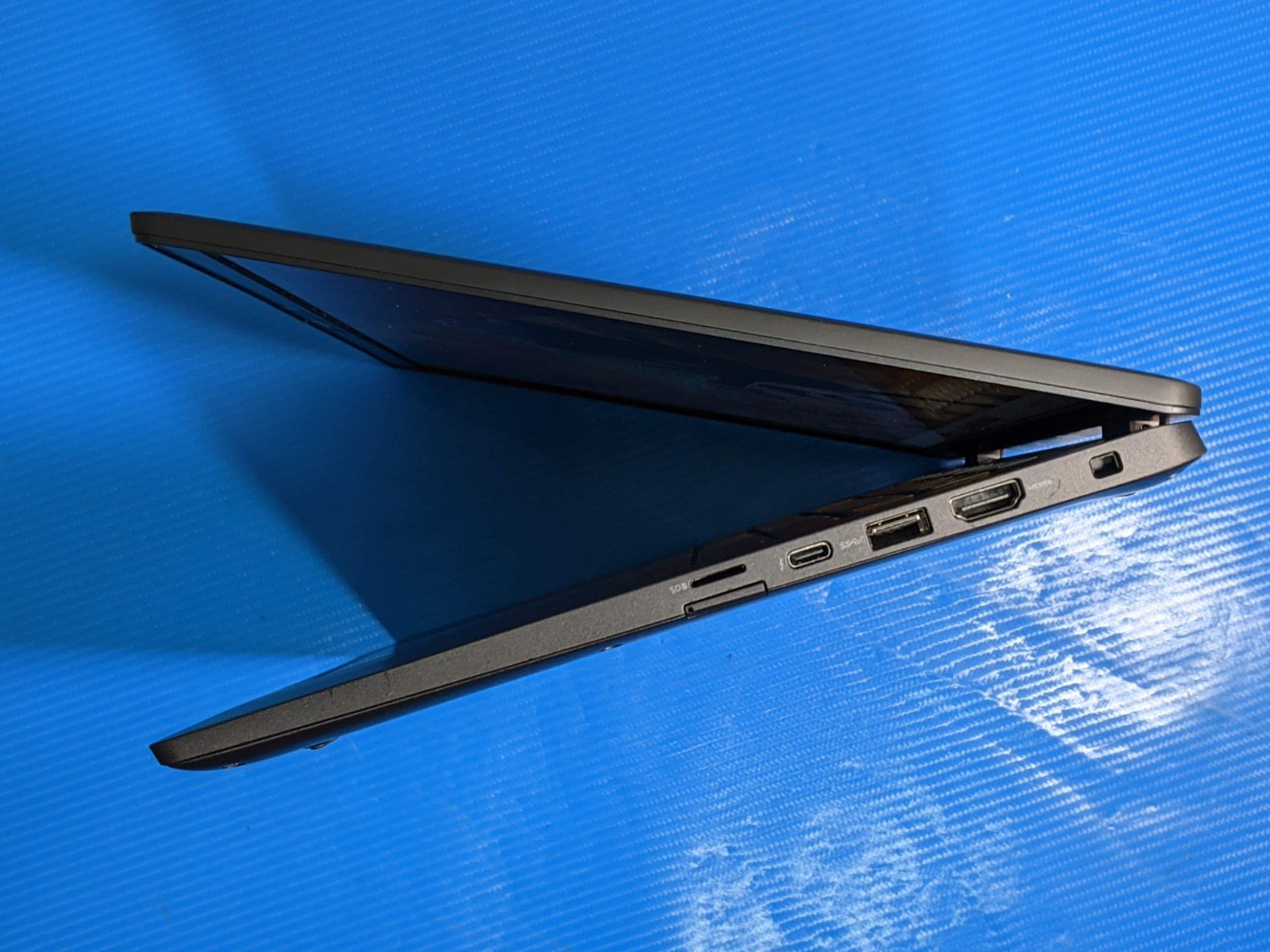 Dell Latitude 7520 15.6″ FHD Intel i5-1145G7 2.6GHz 8GB 256GB SSD Win11Pro +PA