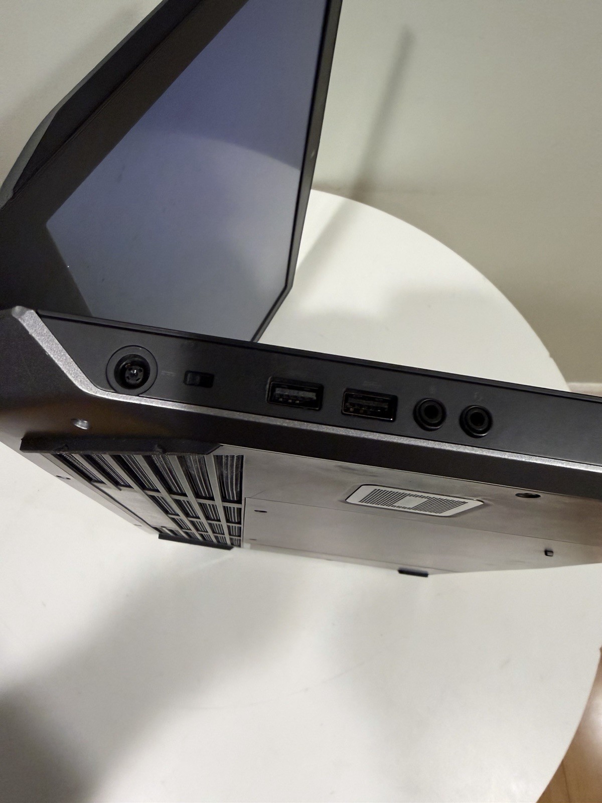 Alienware 17 R3 Gaming Laptop, Core i7 6th Gen/8gb Ram/1TB HDD PARTS REPAIR