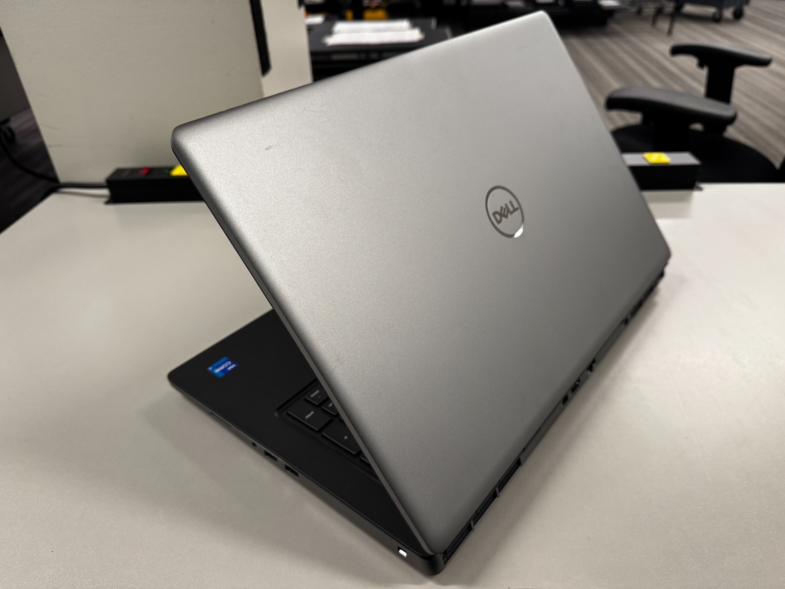 B Grade Dell Precision 17.3′ 7760 512GB SSD 32 GB RAM i7-11800H RTX A3000 NO OS!