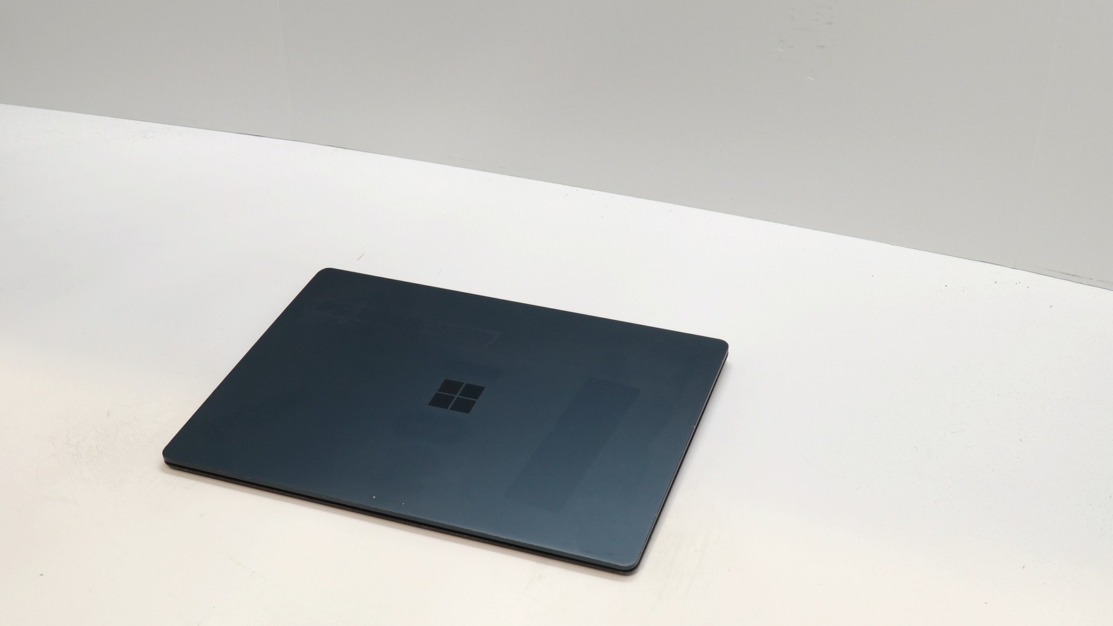 Microsoft Surface Laptop 14″ i7-7660u 16GB 512GB – Fair READ DESC