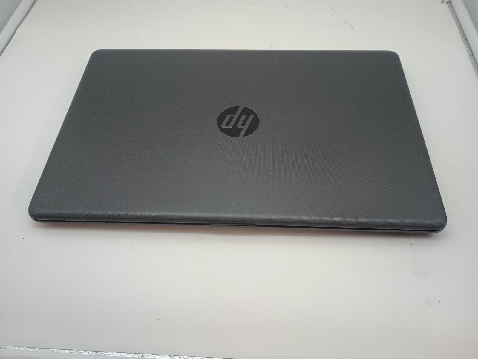 10211 HP 255 G7 w/charger.Radeon R3.8GB.128GB M.2.15.6″.Radeon Graphics.W11 Pro