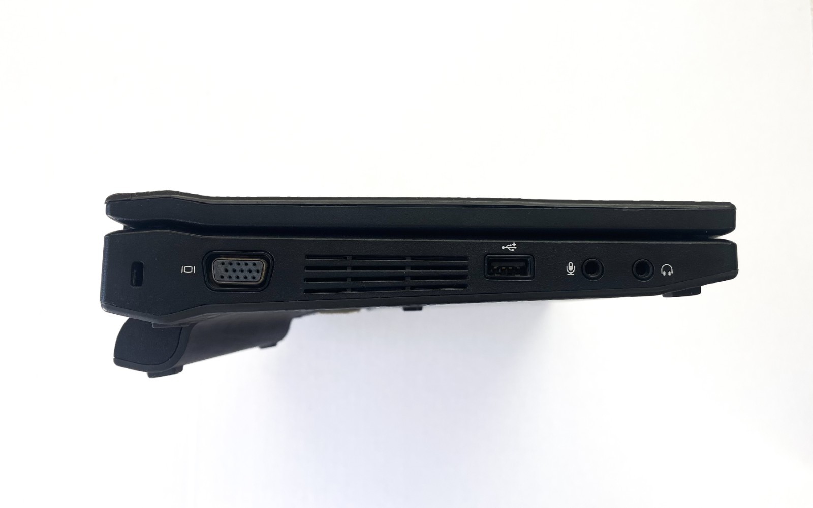Dell Latitude 2120 1.66GHZ/2GB Ram/250 GB HDD/PA/ Win 7 Pro. 32 bit. NEW BATTERY