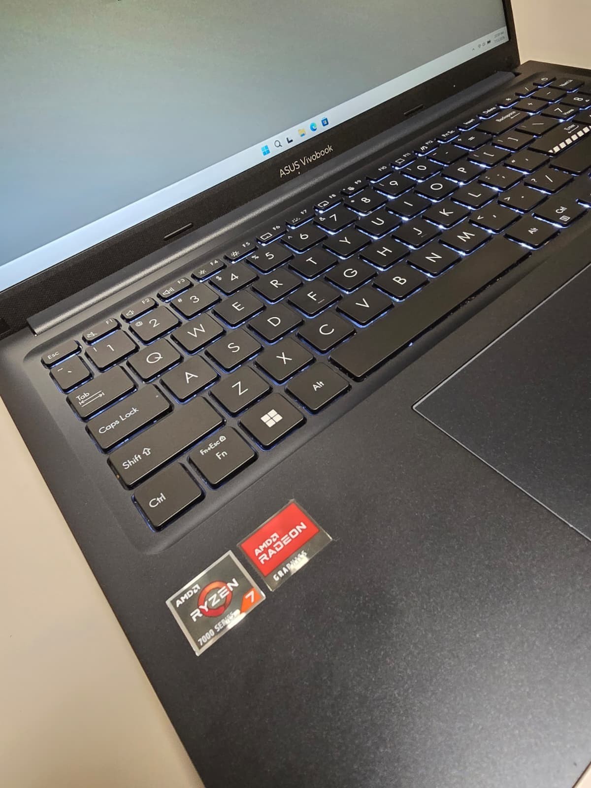Asus VivoBook 15 M1502 | Ryzen 7 7730U 16GB RAM 512GB NVMe SSD | FHD Backlit