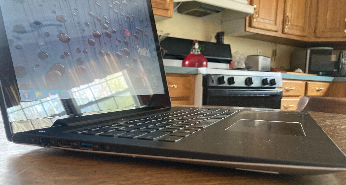 Clean 15.6″ Lenovo U530 Touchscreen Laptop Windows 7 Pro 2ghz 4gb 250gb HD DVD