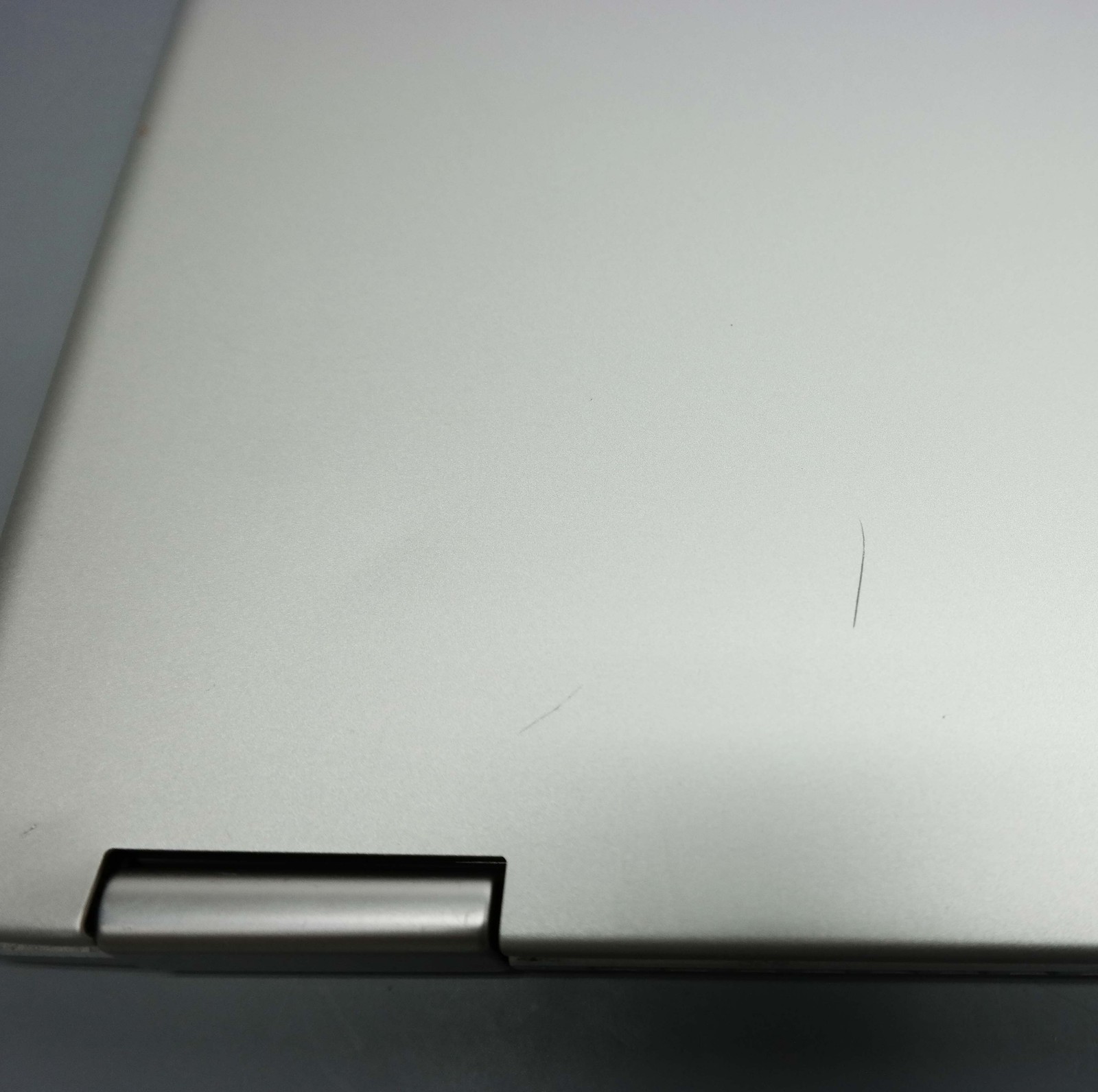Lenovo Yoga 720 13.3″ Core i5-7200U 8GB 256GB SSD Silver