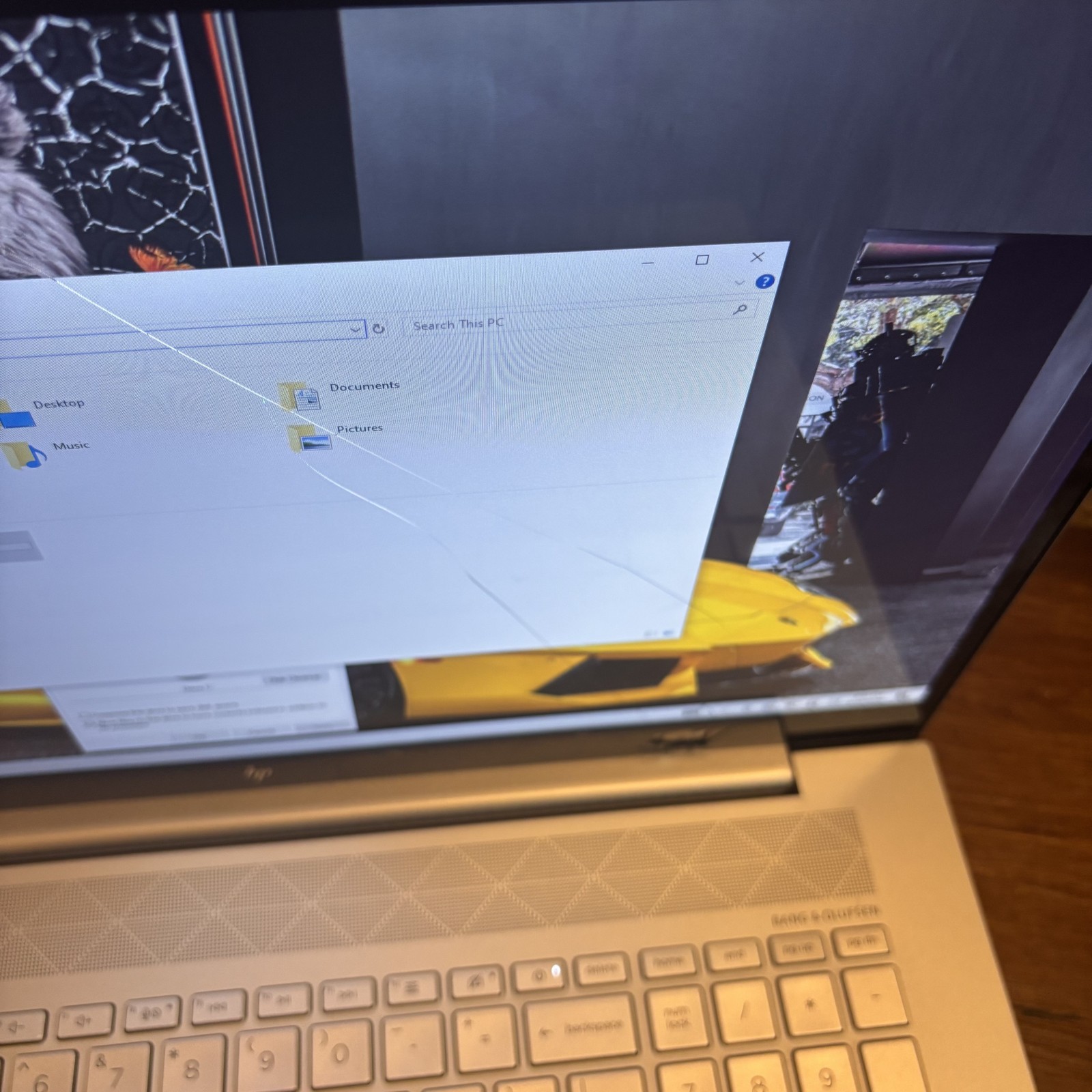 HP Envy 17m-cg0013dx Laptop i7-1065G7 1.3GHz 12GB 512GB SSD NVIDIA CRACKEDSCREEN