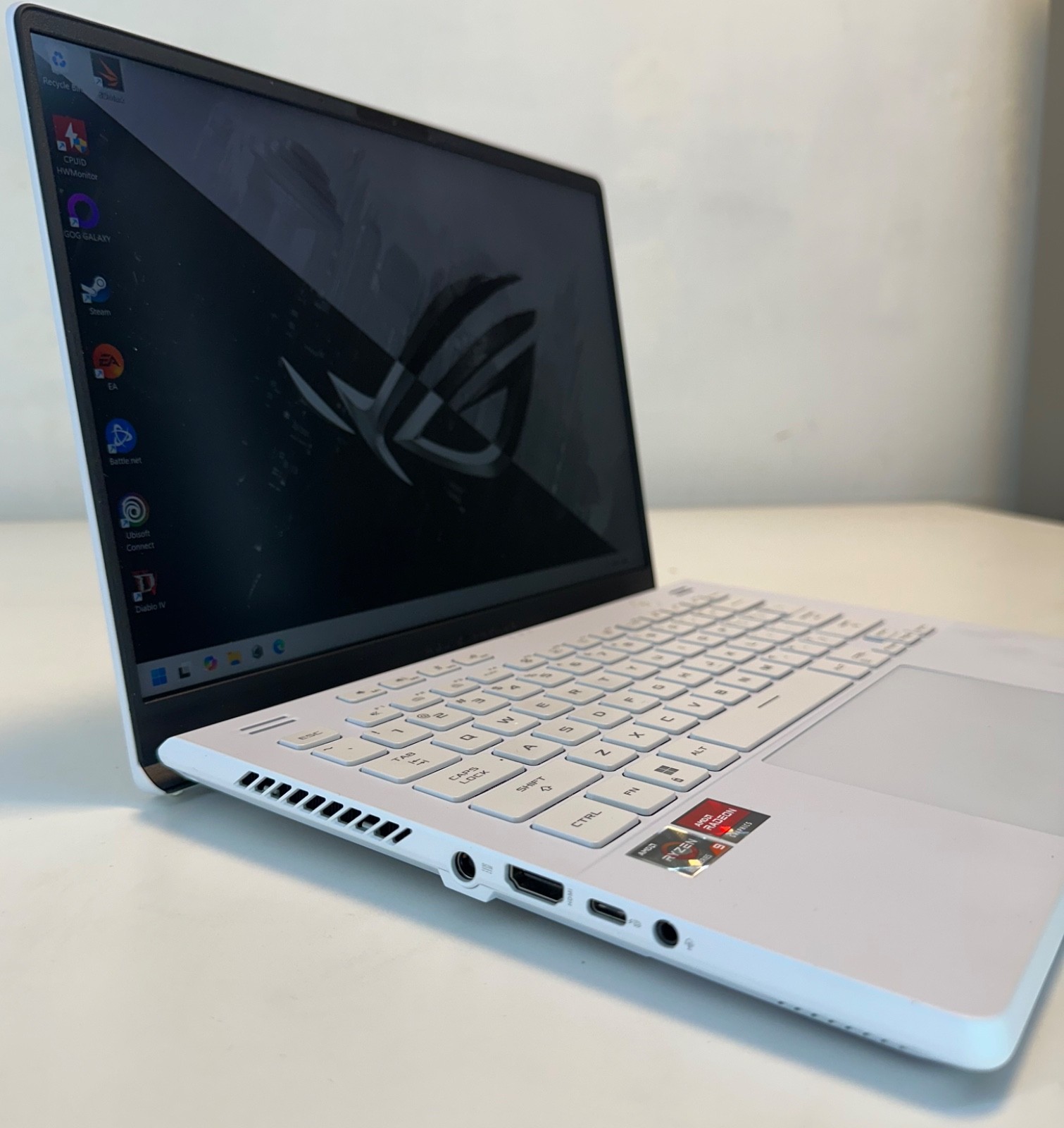 ASUS ROG Zephyrus G14 GA402RJ Ryzen 9 6900HS RX 6700S 16GB 1TB SSD
