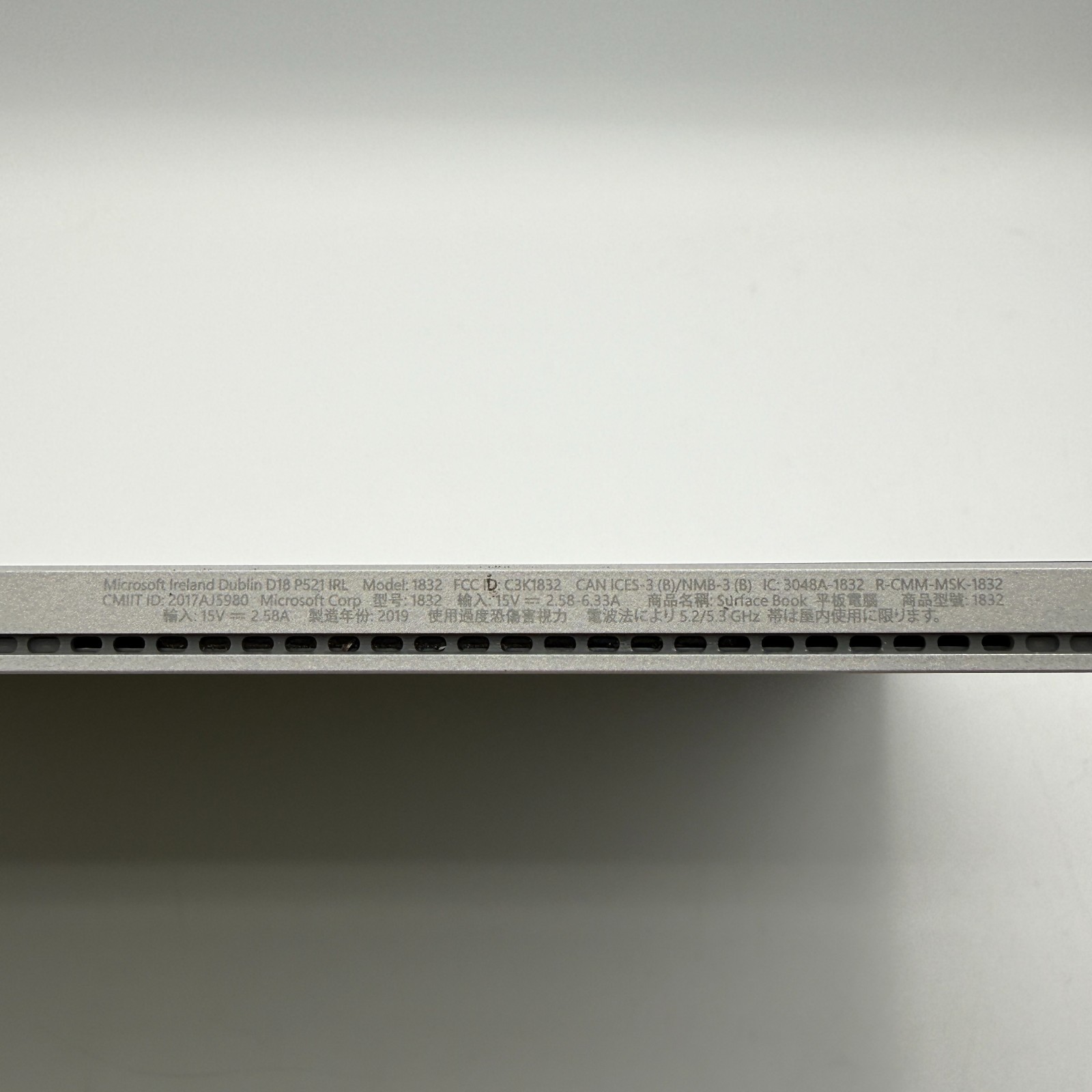 Microsoft Surface Book 2 1832 13.5″ i5-8350U 1.7GHz 8GB RAM 256GB SSD NOkeyboard