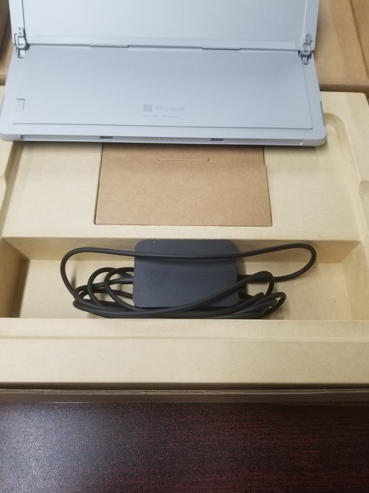 Microsoft Surface Go 2 10.5″ (64GB SSD, Intel Core m3, 1.10 GHz, 4GB)