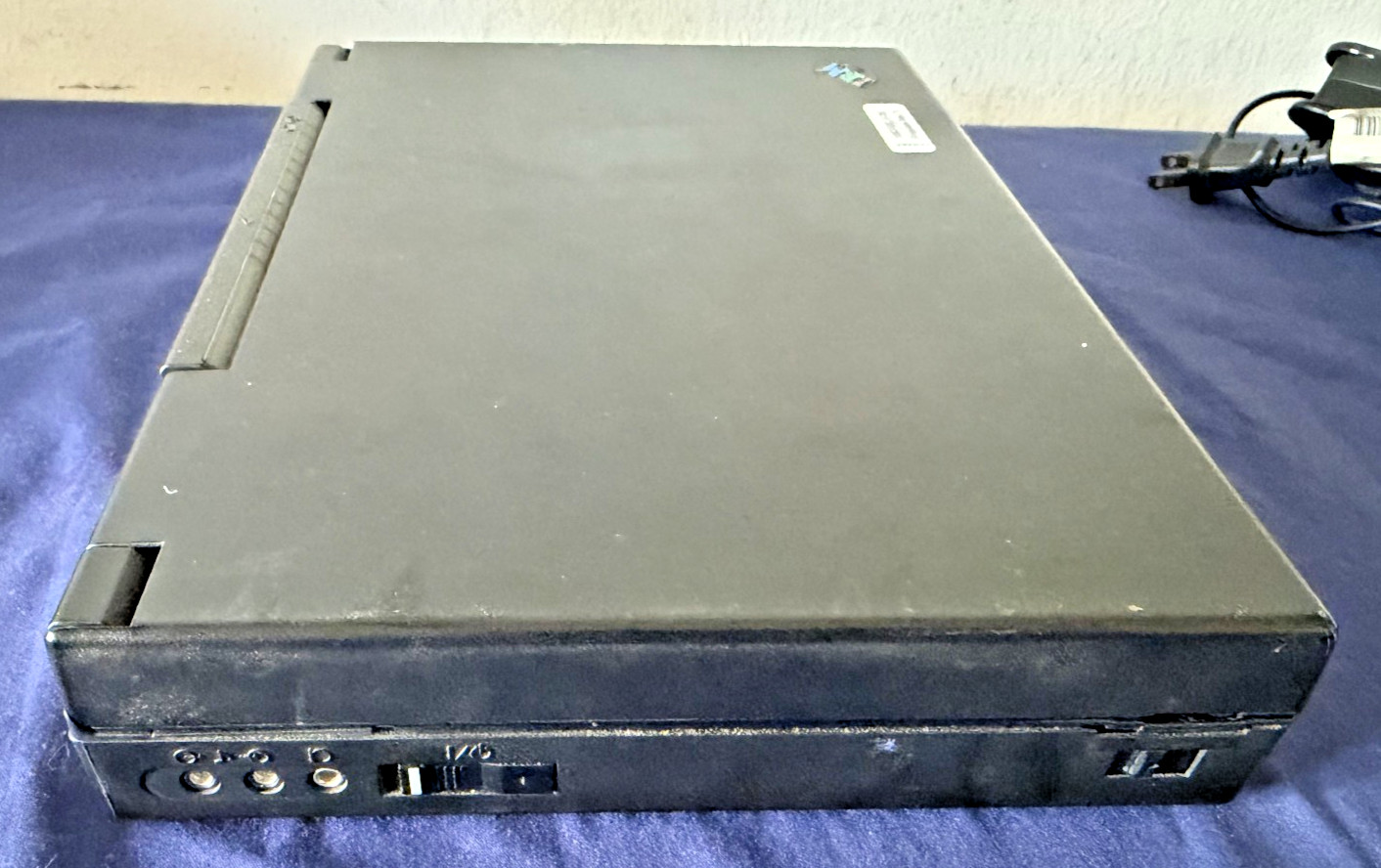Vtg IBM Thinkpad Laptop Model 365XD w orig Charger & 3.5″ drive, needs HDD