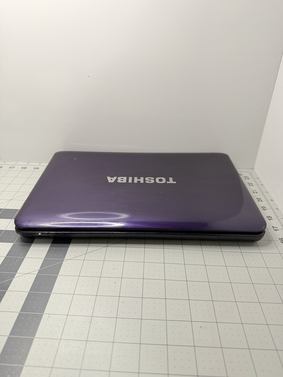 Toshiba Satellite L645D-S4029 Purple 14″ Laptop AS-IS Power LED On No Display