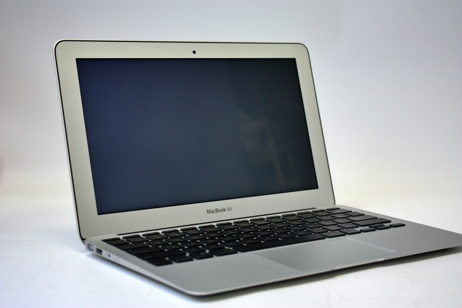 Macbook Air 11″ A1465 I5-5250U 4GB RAM