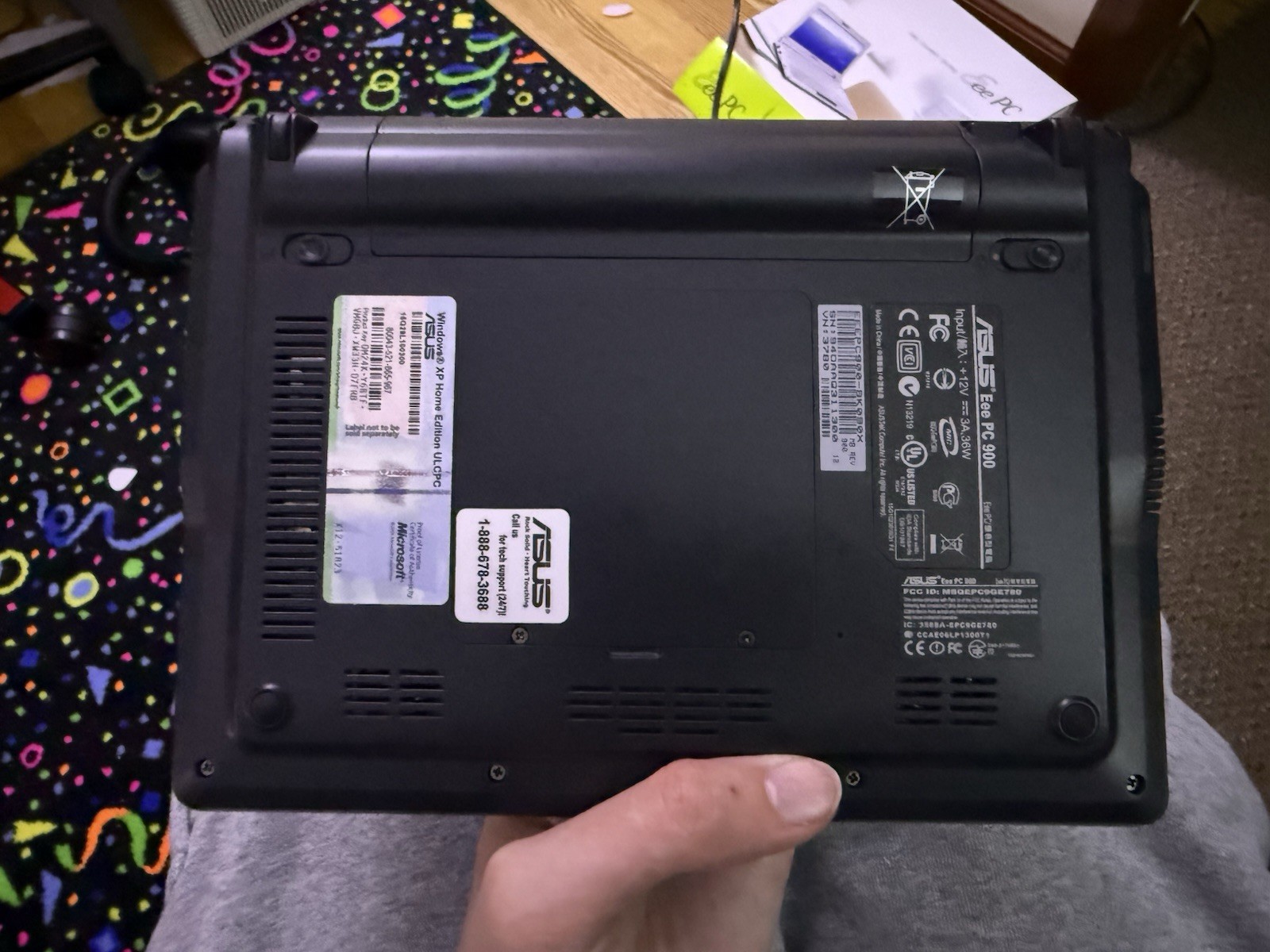 ASUS Eee PC 900 Vintage Netbook – Windows XP – Charger & Case Included