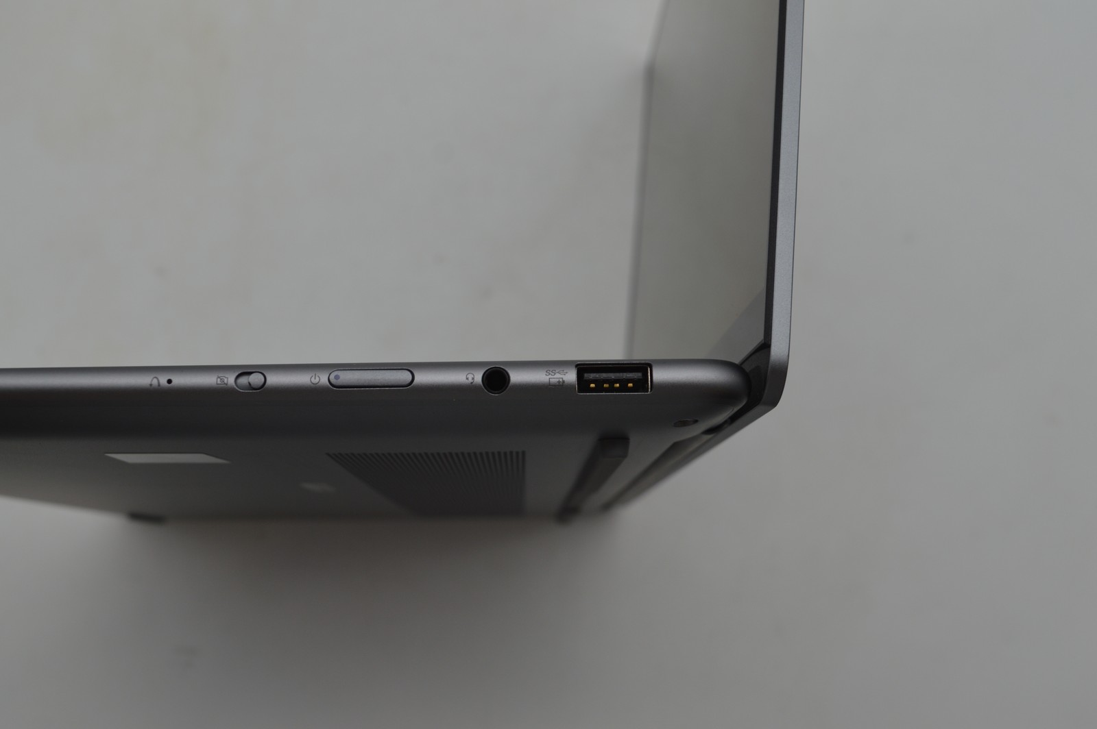 Lenovo Slim 7 14″ Touch Intel Core Ultra 7 155H 16GB 512GB 83D80000US PC1744555