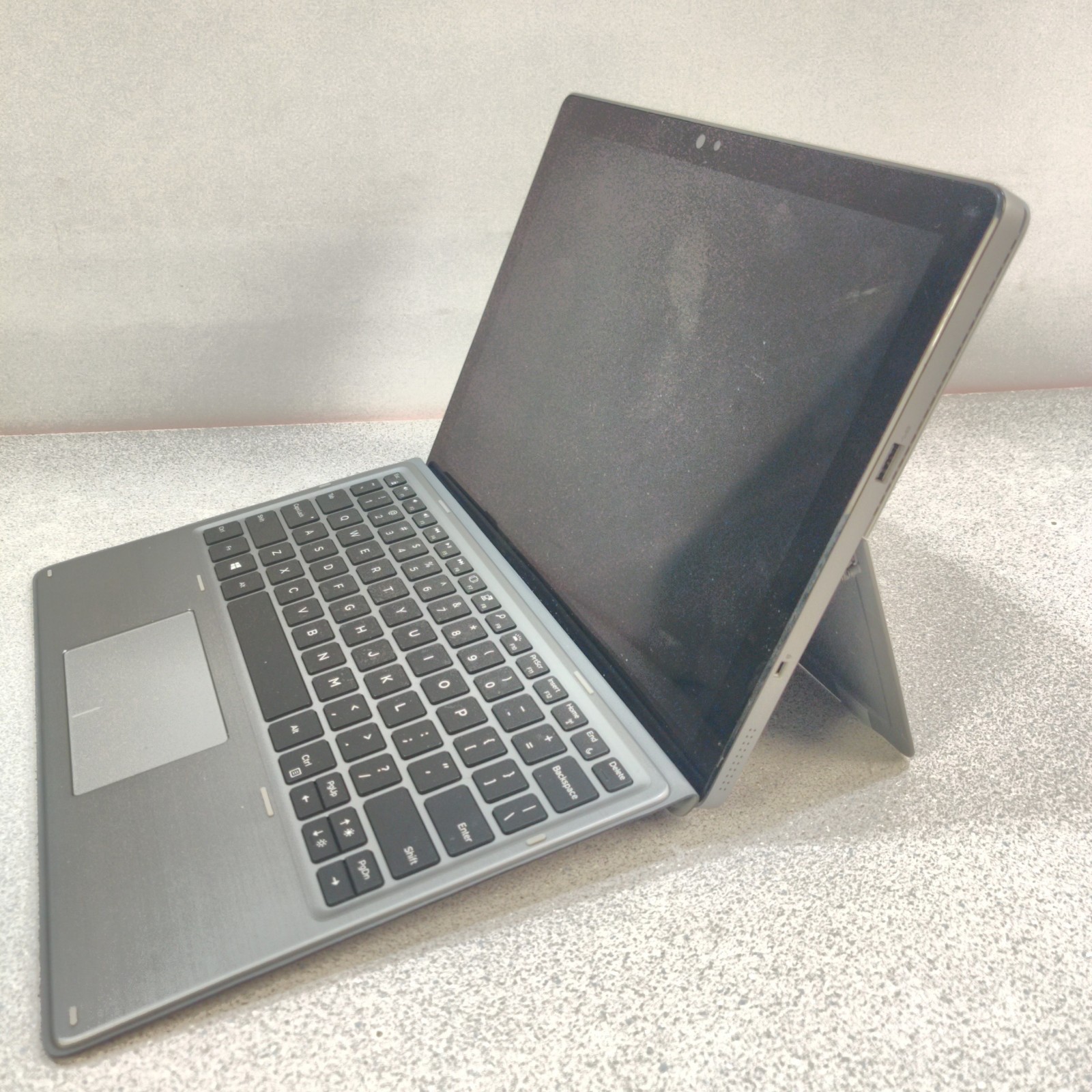 DELL LATITUDE 7200 2-IN-1 12″ FHD I5-8365U 8GB FOR PARTS PLEASE READ DESCRIPTION