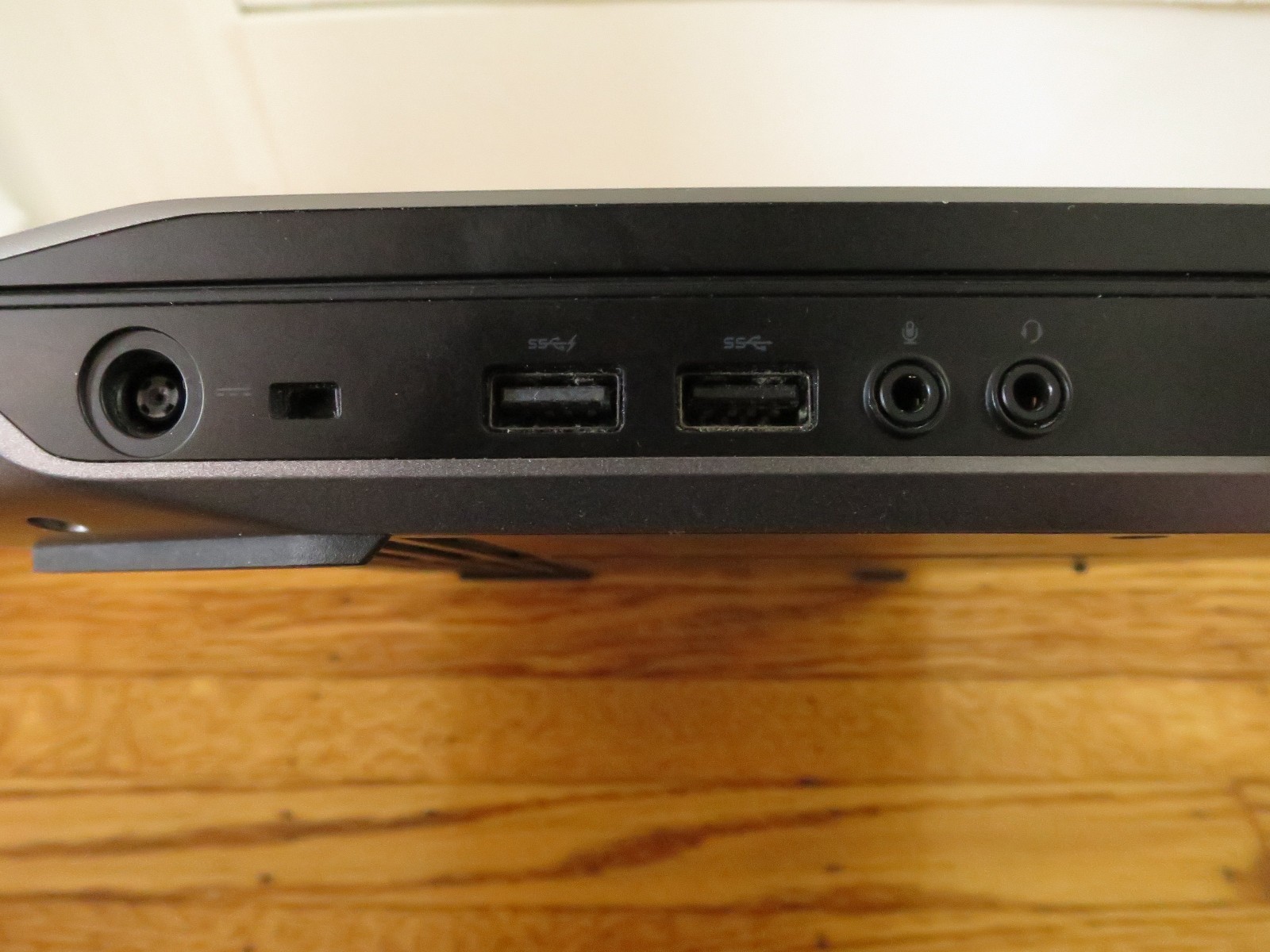Alienware 15 R2 – 15.6″ – i7 – 16GB RAM – GTX 980M – New 1 TB SSD – Original Pac