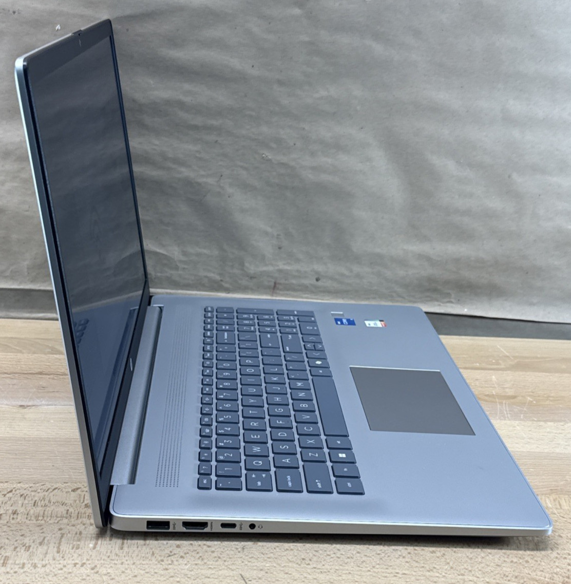 HP 17-cn3068cl 17.3″ FHD i5-1334U 8GB 512GB SSD Win11 Laptop Silver