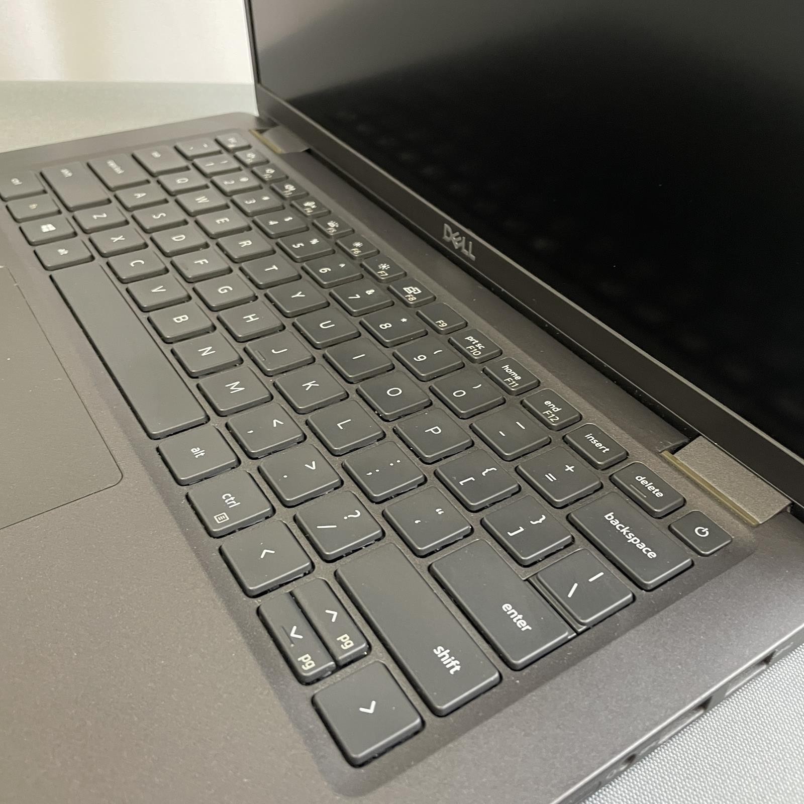Dell Latitude 7410 14 in FHD, Core i5-10310U, 16GB, 256GB NVMe | Good