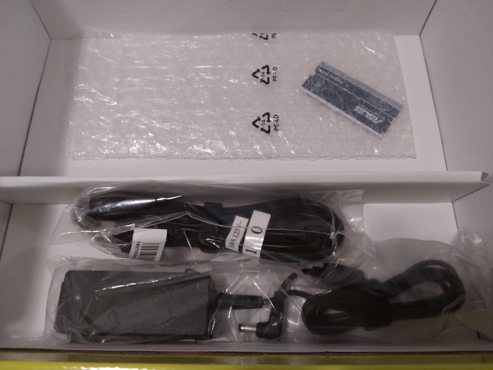 Asus Eee PC 1000HD – Open Box – Complete Kit – Sealed Charger – Untested