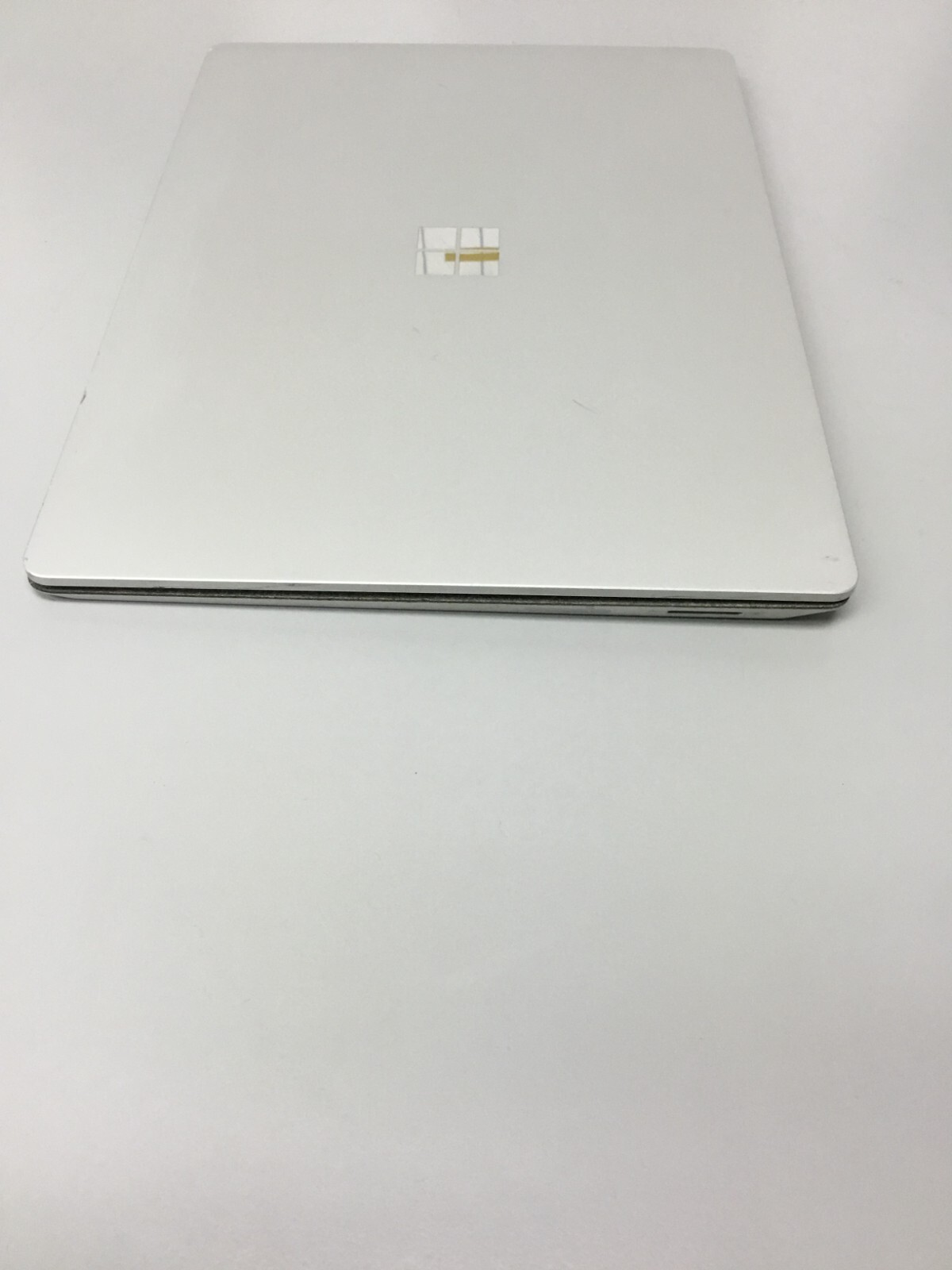 Microsoft Surface laptop13.5” 256 GB Core i5 7th Gen 2.60GHz 8GB RAM WIN 11 PRO