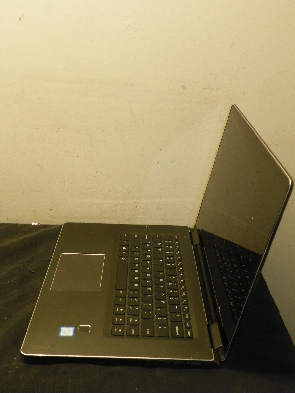 Lenovo Yoga 710 15.6 Inch 2-In-1 Touchscreen i5 For Parts – Has Screen Issue
