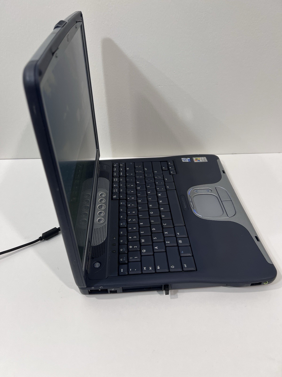 HP Pavilion Pavilion zt1000, WinXP, Pentium 3, S3 AGP, 30GB HDD- No Speakers