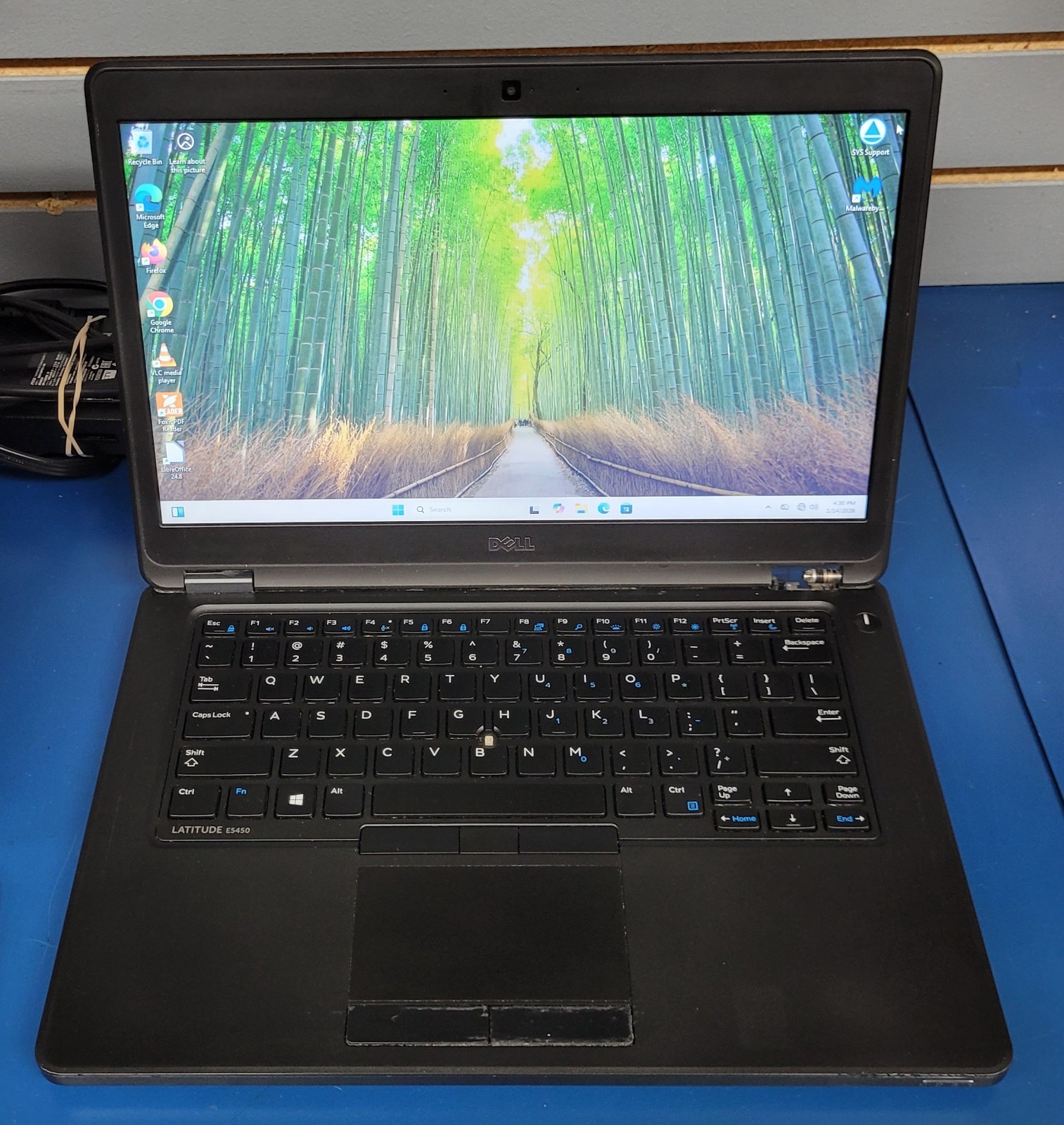 Dell Latitude E5450/Intel i5-5300U /4 GB RAM /256 GB HHD /Windows 11 + Chrger