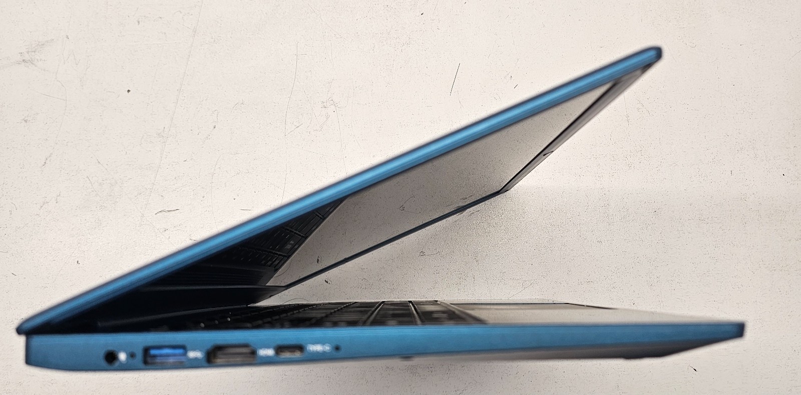 Gateway GWNR51416-BL 14.1″ Laptop Ryzen 5 3500U 8GB Ram 256GB SSD NO OS (FL)