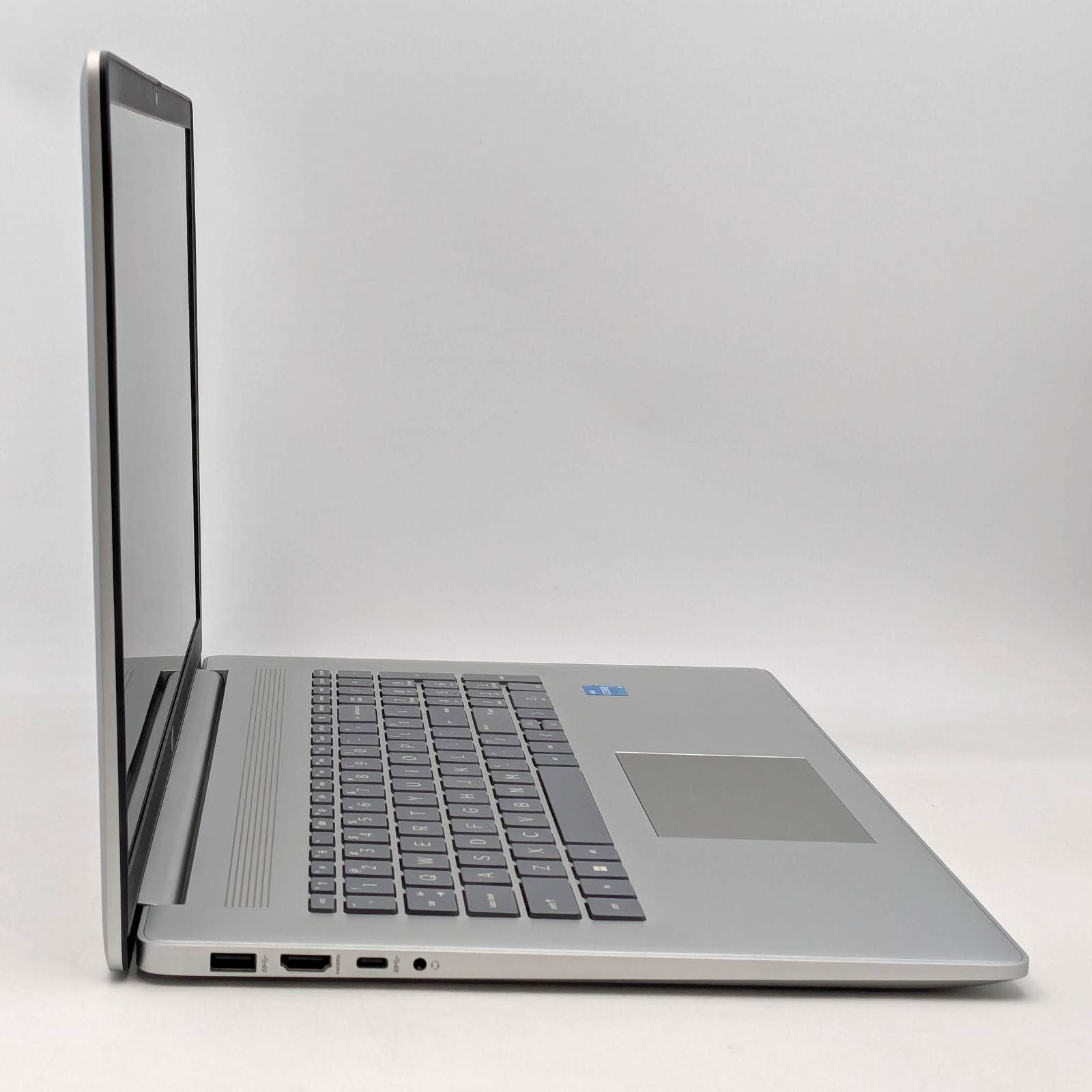 HP Laptop 17-cn3103nr 17.3″ Intel i3-N305 16GB DDR4 1TB SSD + 128GB UFS W11H