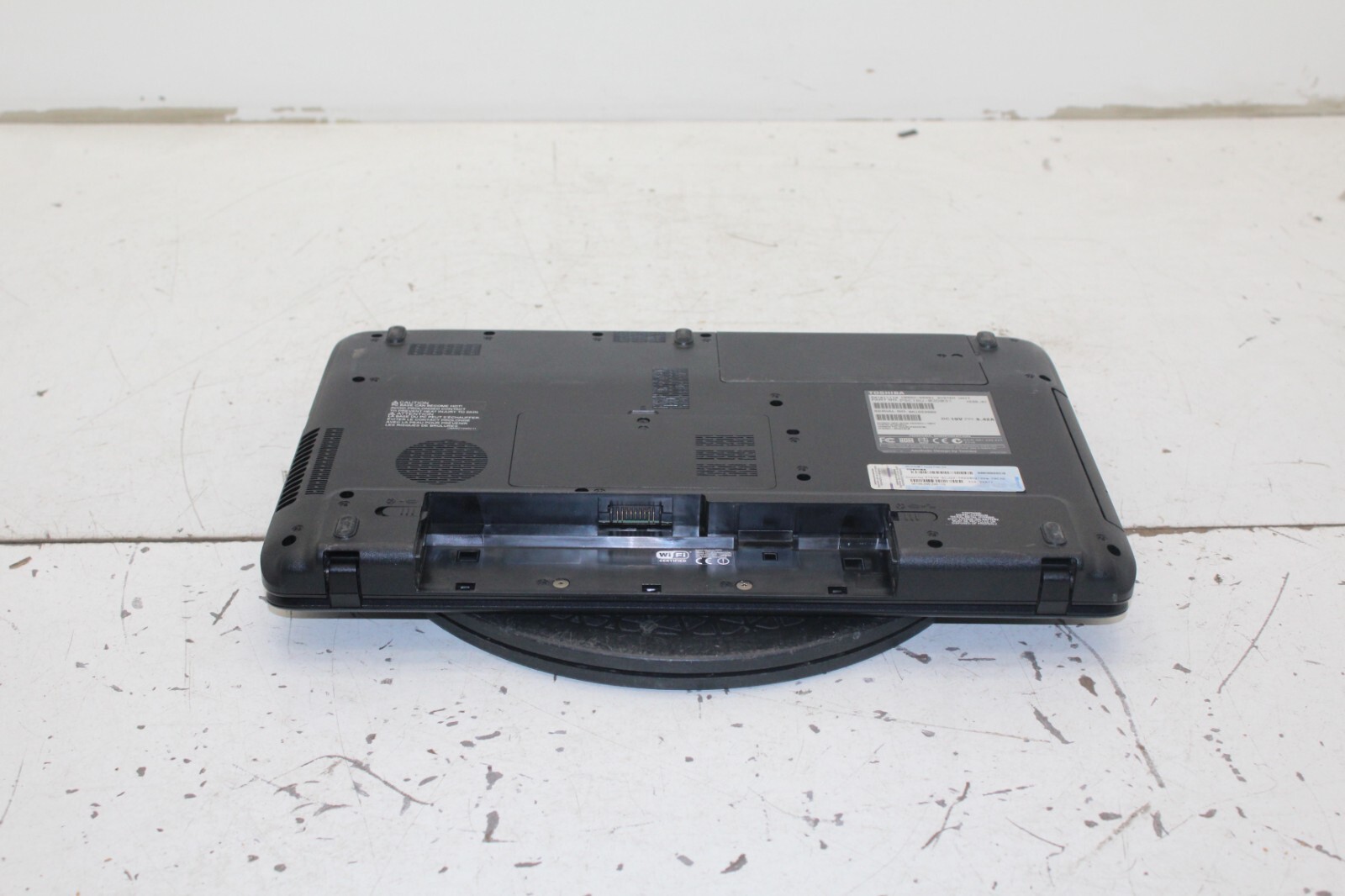 Toshiba Satellite C655D-S5091 Laptop AMD V140 4GB Ram No HDD or Battery