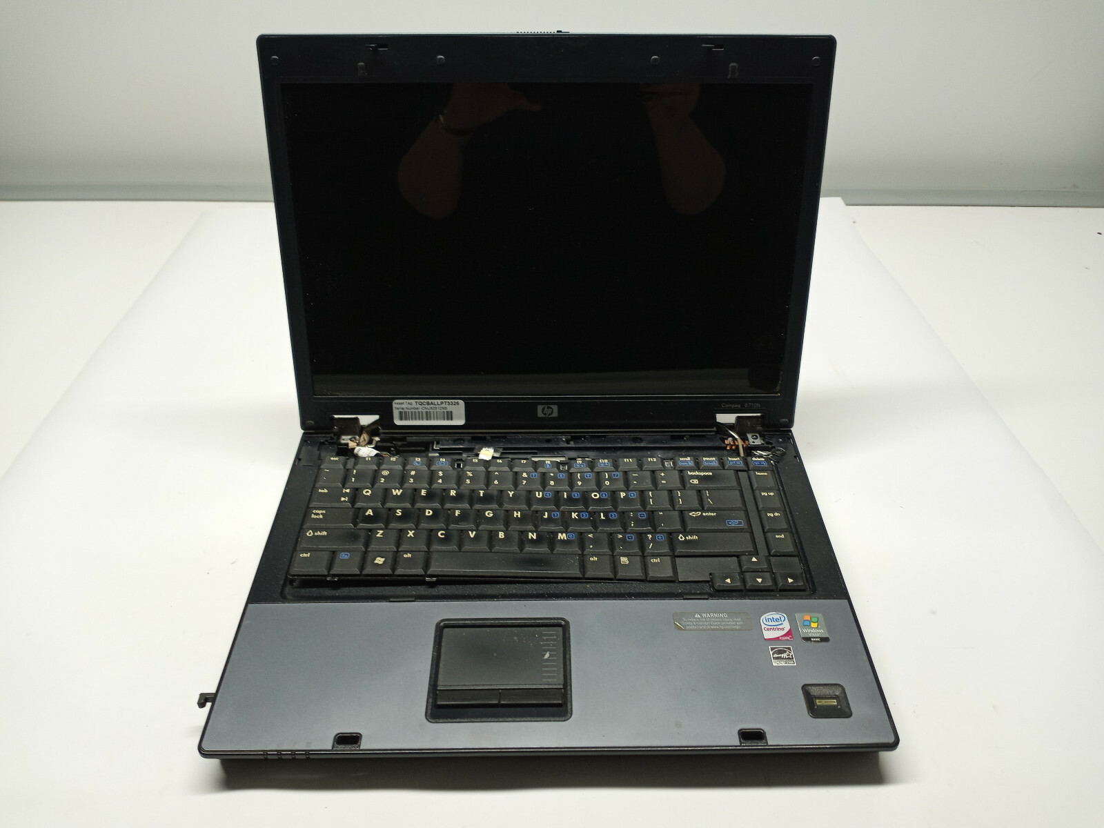 HP 6710b Laptop NO Ram/CPU/HDD/Caddy/Battery/Back Cover FOR PARTS