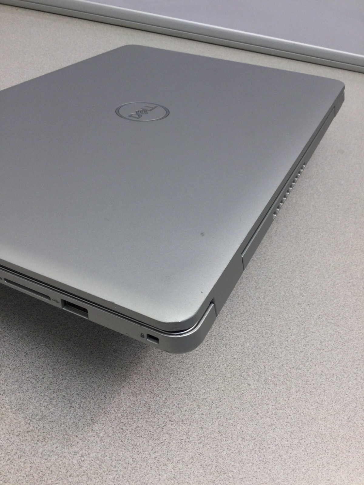dell inspiron 5584 core i7-8565u @1.80ghz 15.6” 8GB RAM 256GB SSD WIN 11 PRO