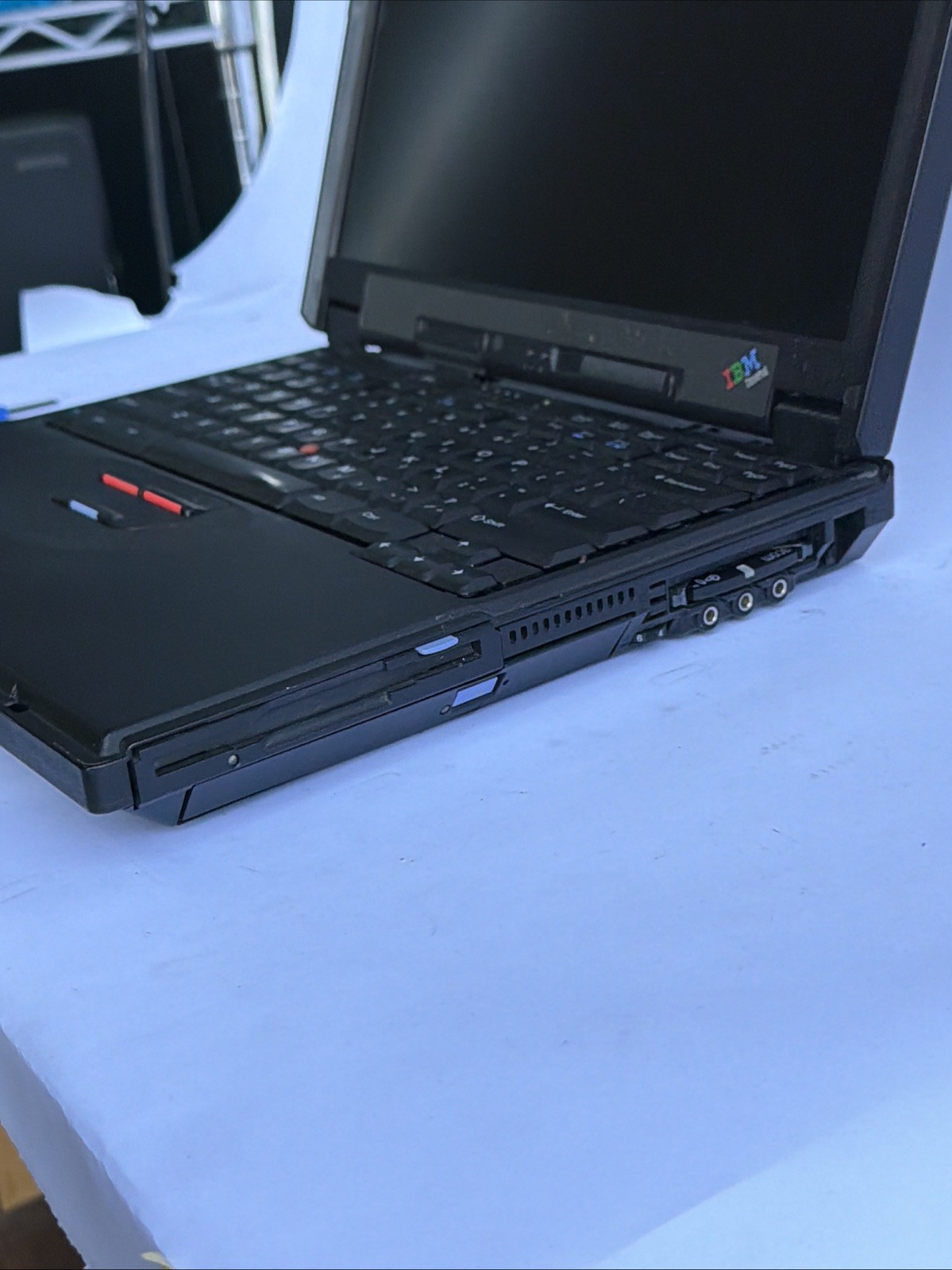 VINTAGE 1990s IBM ThinkPad 390 Laptop Pentium II Win 98 SE 3.5 Floppy BAD HINGE