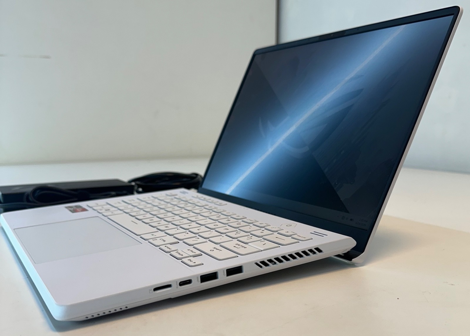 ASUS ROG Zephyrus G14 GA402RJ Ryzen 9 6900HS RX 6700S 16GB 1TB SSD