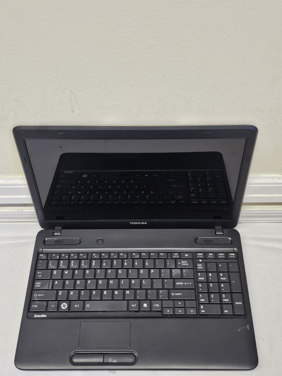 Toshiba Satellite C655-S5049 Laptop – Intel Celeron 900 – 2GB RAM – Parts – READ